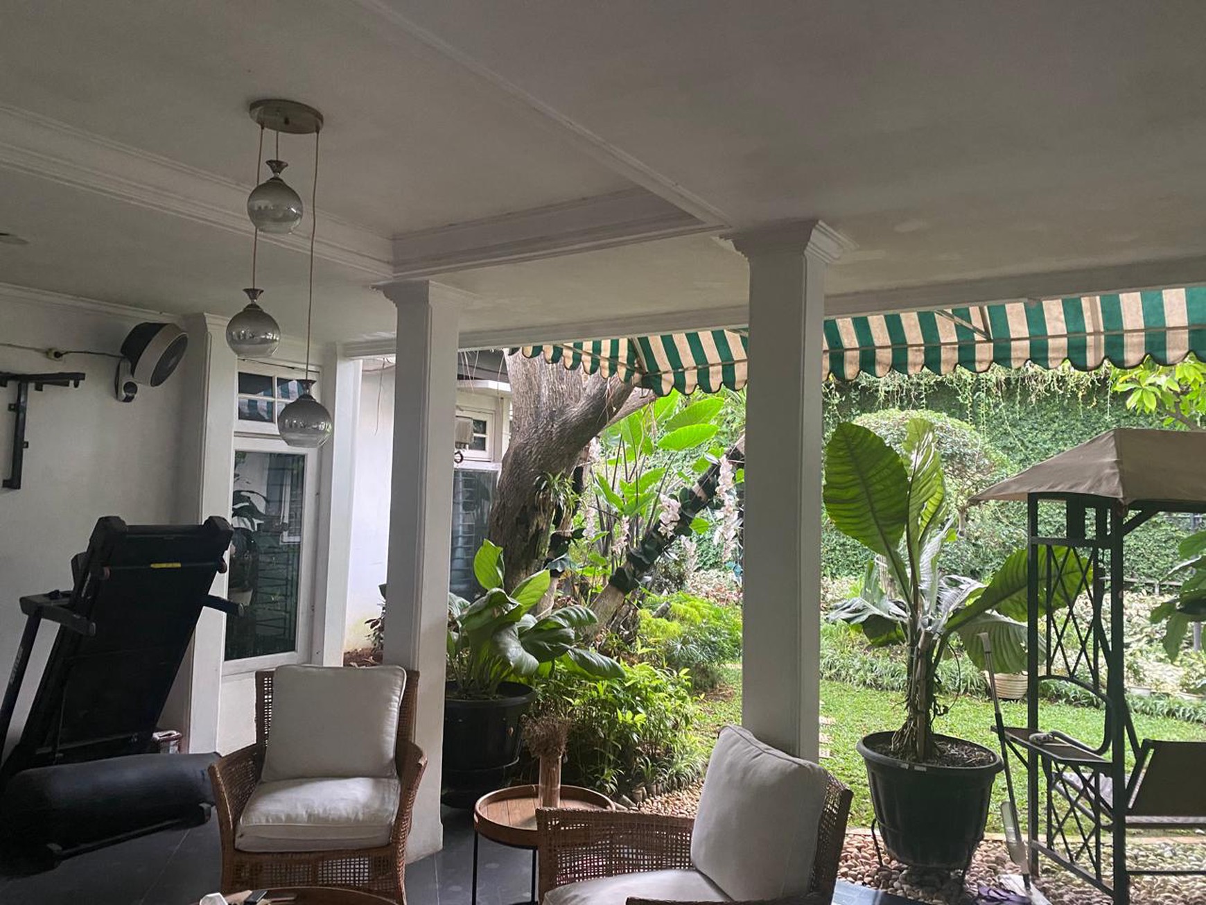 Rumah Asri, Nyaman Lokasi strategis di Jakarta Selatan