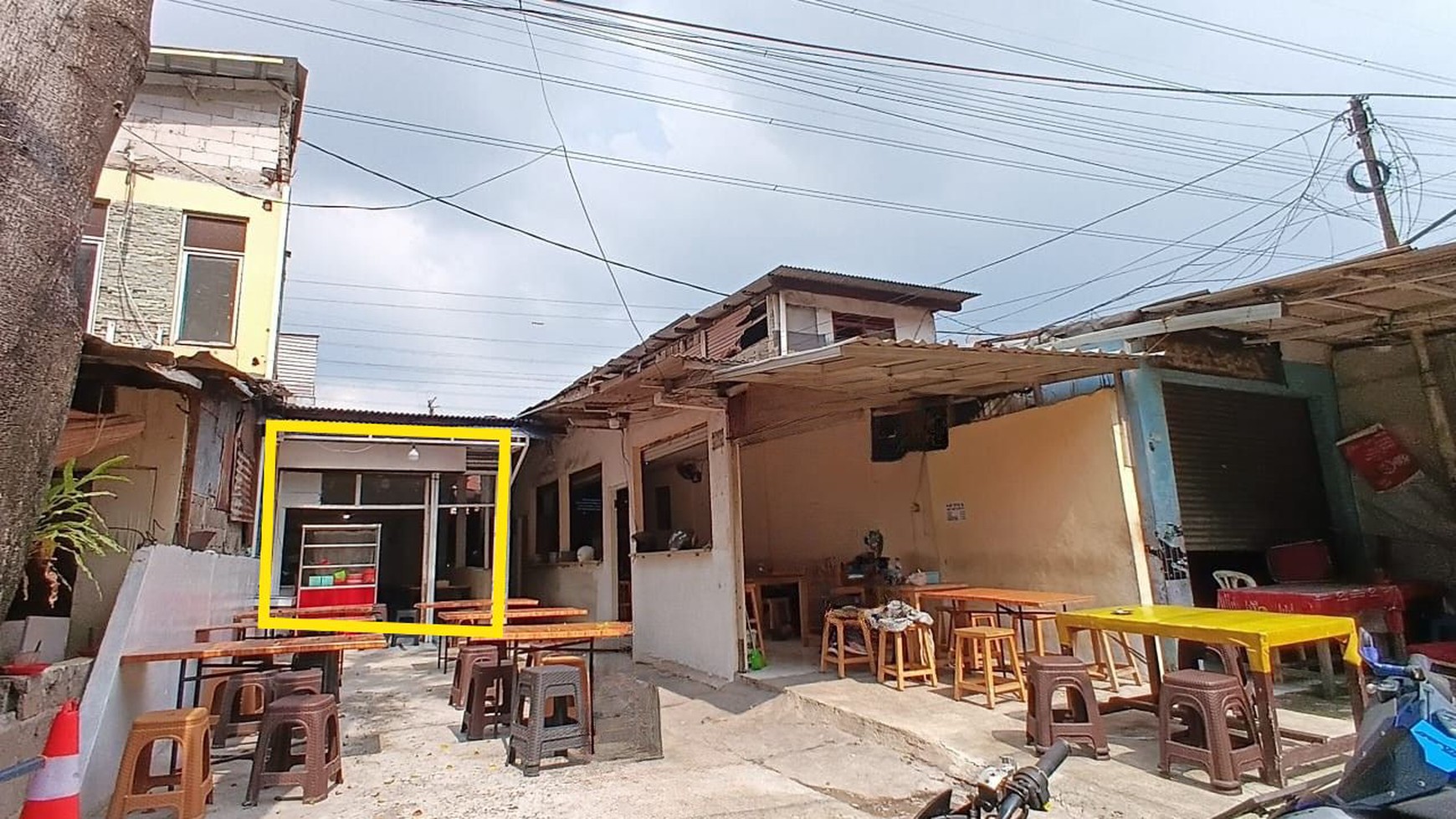 Ruang Usaha Dijual - Lokasi Strategis Pinggir Jalan Utama, Harga Dekat NJOP