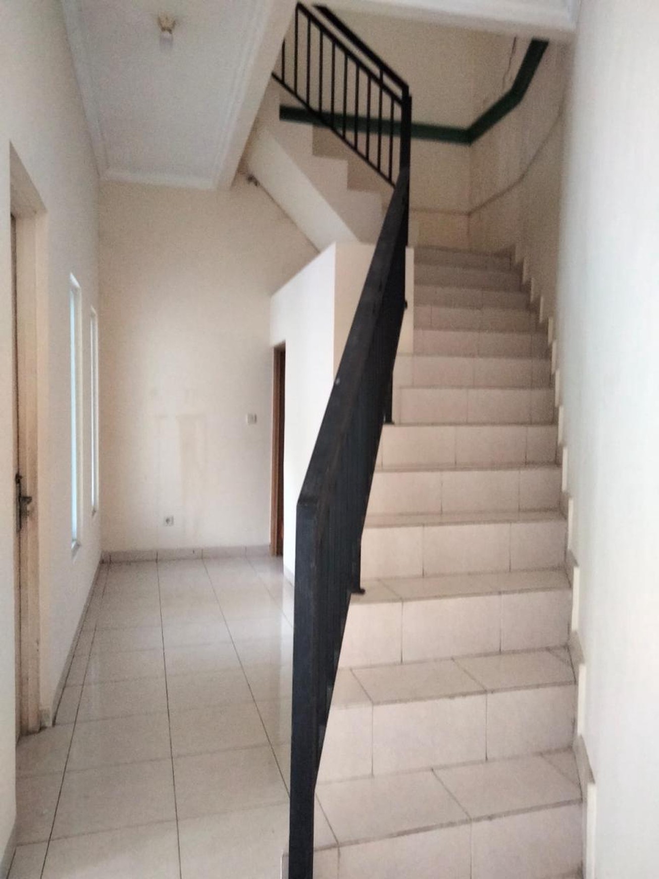 Rumah 2 Lantai di Komplek IKIP Duren Sawit