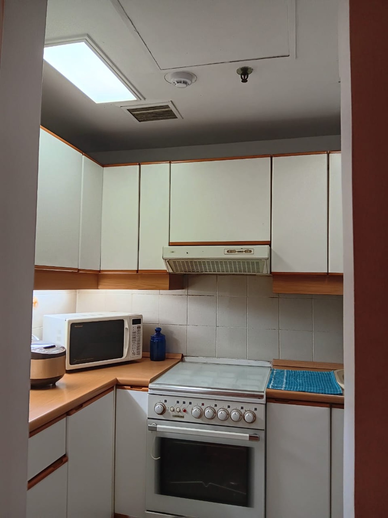 Disewakan Apartemen Park Royale, Gatot Subroto - 2+1 Kamar, Full Furnished, Lokasi Strategis di Pusat Jakarta