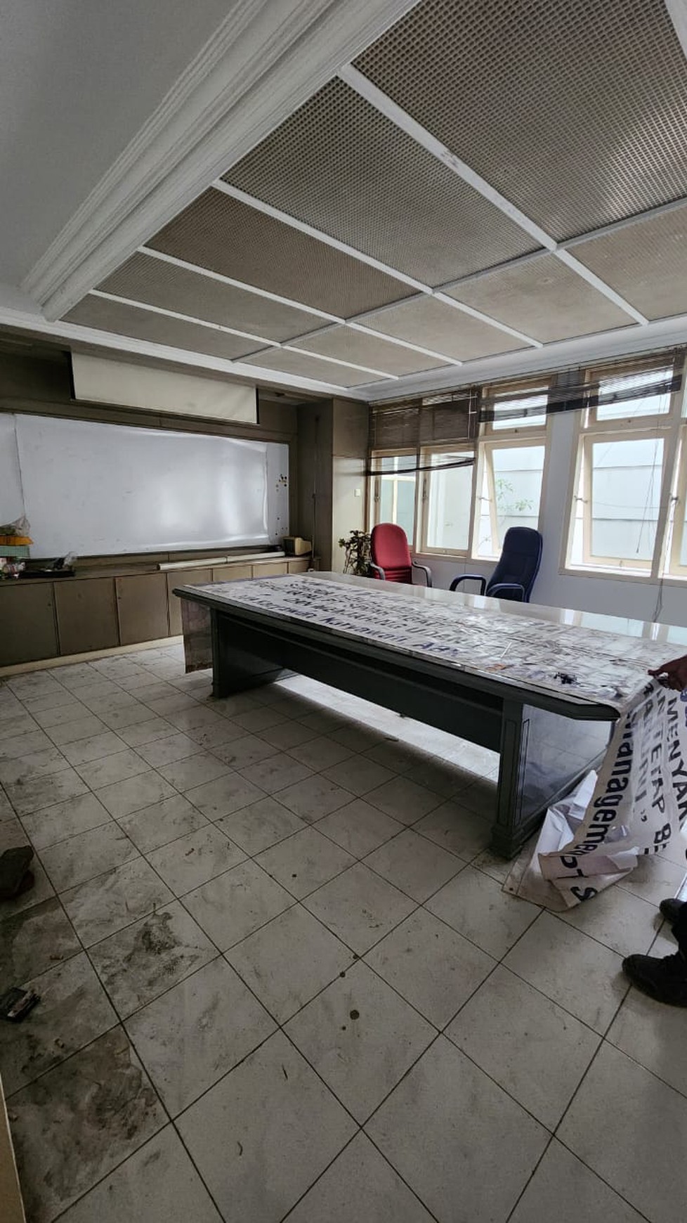 Disewakan Rumah Lama Siap Bangun di Jalan Taman Tanah Abang - Lokasi Strategis di Pusat Kota Jakarta