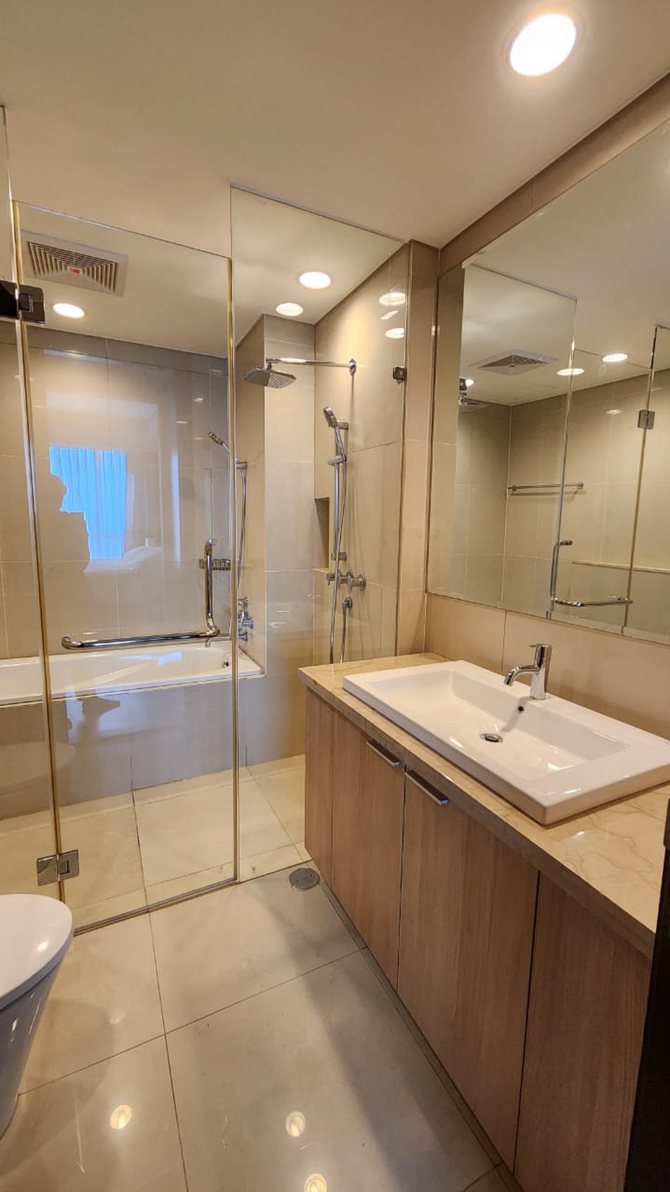 Disewakan Apartemen Setiabudi Sky Garden - Full Furnished, 3 Kamar, Luas 155 m², Unit Sangat Terawat dan Nyaman