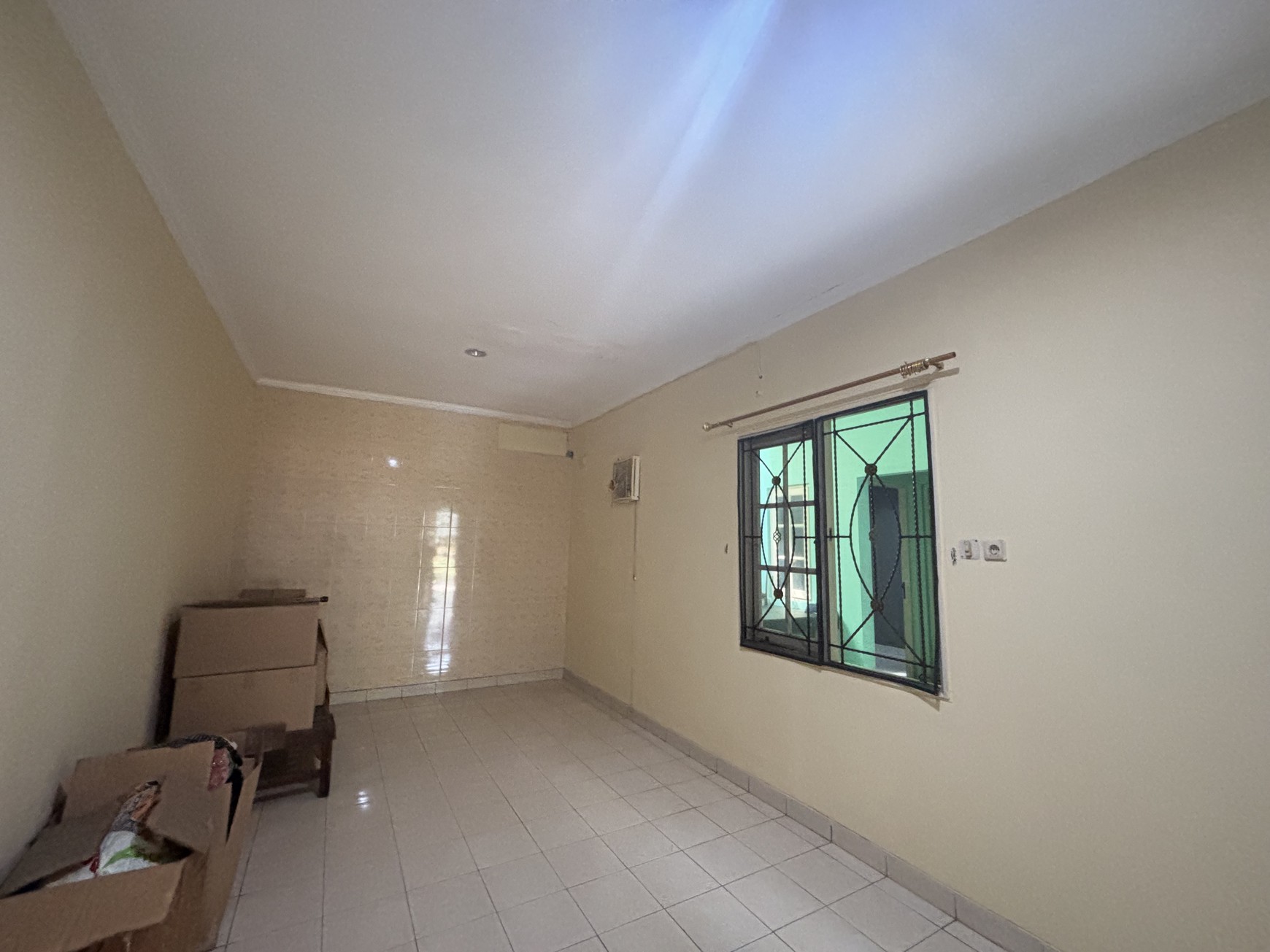 Rumah 2 Lantai Siap Huni  di Kota Wisata Cibubur