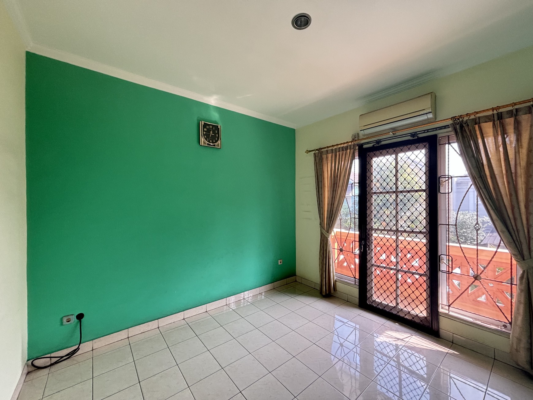 Rumah 2 Lantai Siap Huni  di Kota Wisata Cibubur