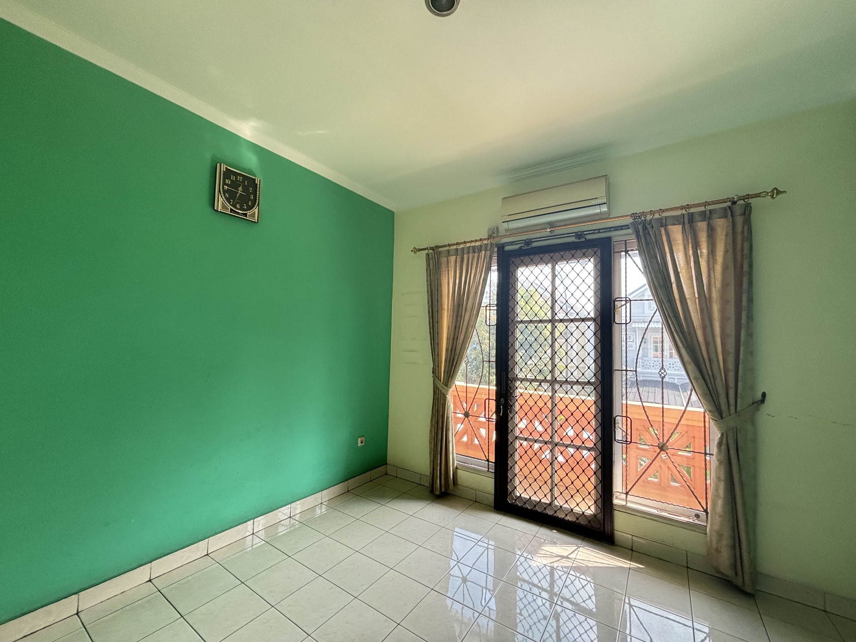 Rumah 2 Lantai Siap Huni  di Kota Wisata Cibubur