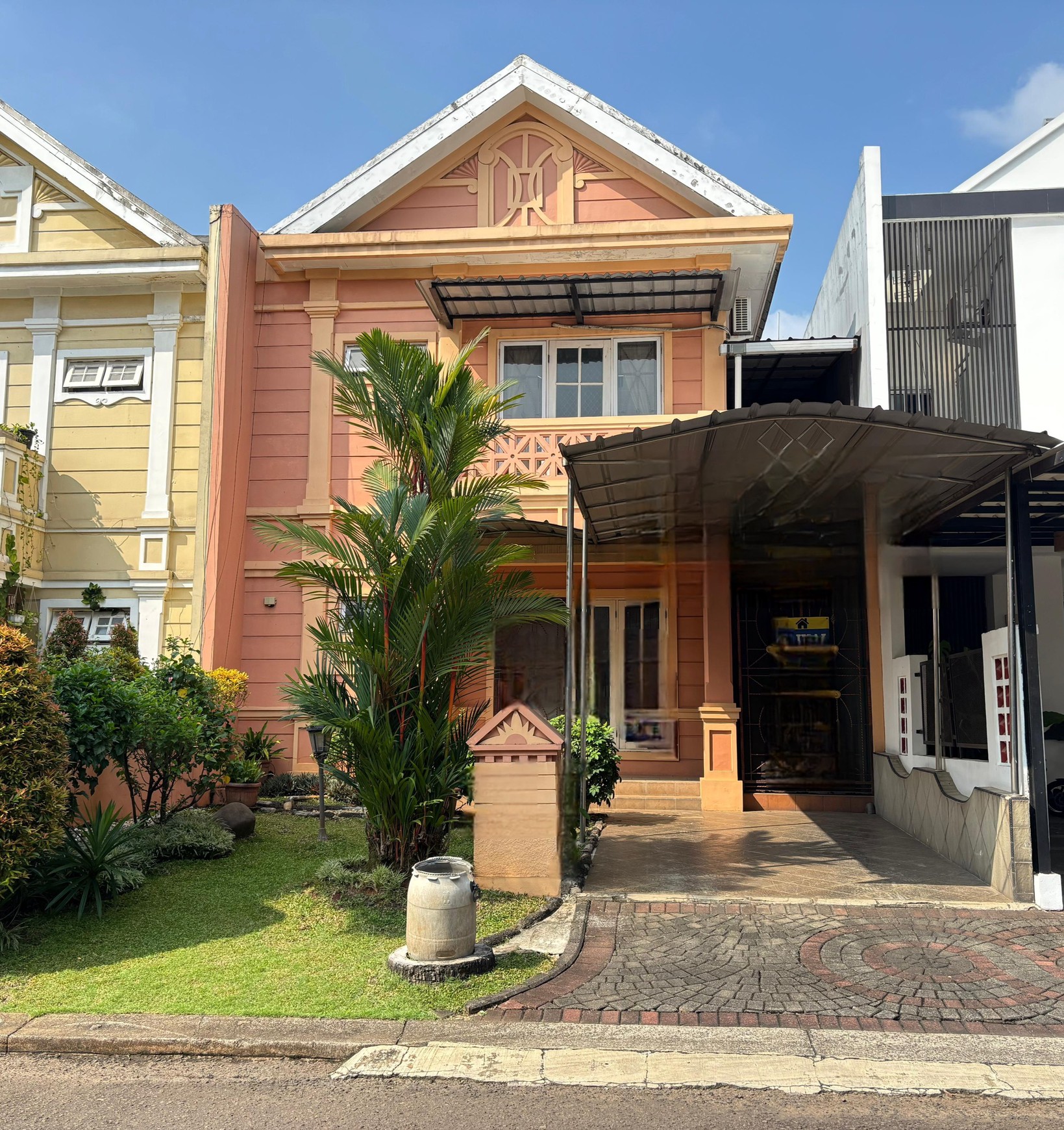 Rumah 2 Lantai Siap Huni  di Kota Wisata Cibubur