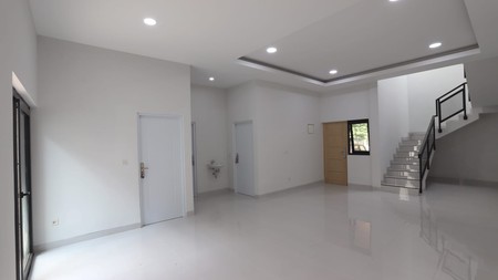 Dijual Cepat Rumah 2 lantai Dalam cluster di Graha Raya 