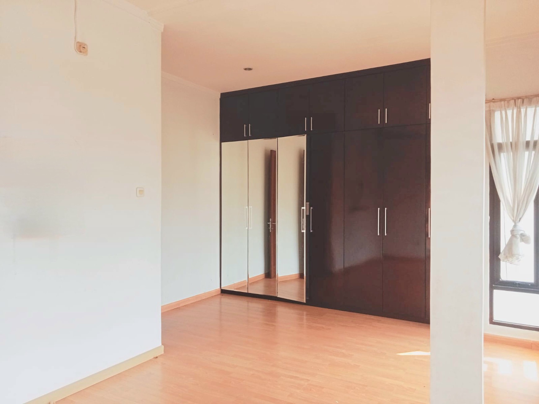 Rumah Bagus Siap Huni dan Lingkungan Asri di Emerald Residence, Bintaro Jaya, Sektor 9