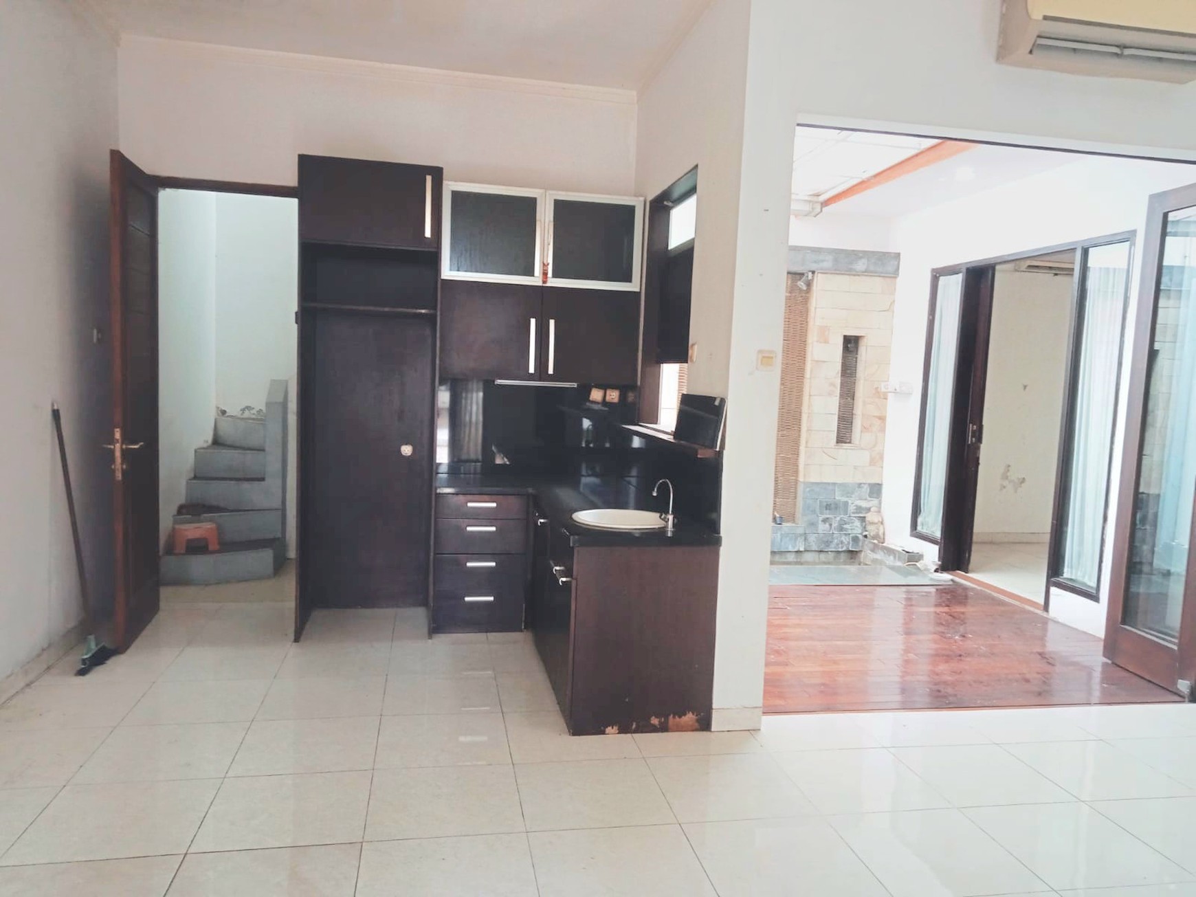 Rumah Bagus Siap Huni dan Lingkungan Asri di Emerald Residence, Bintaro Jaya, Sektor 9