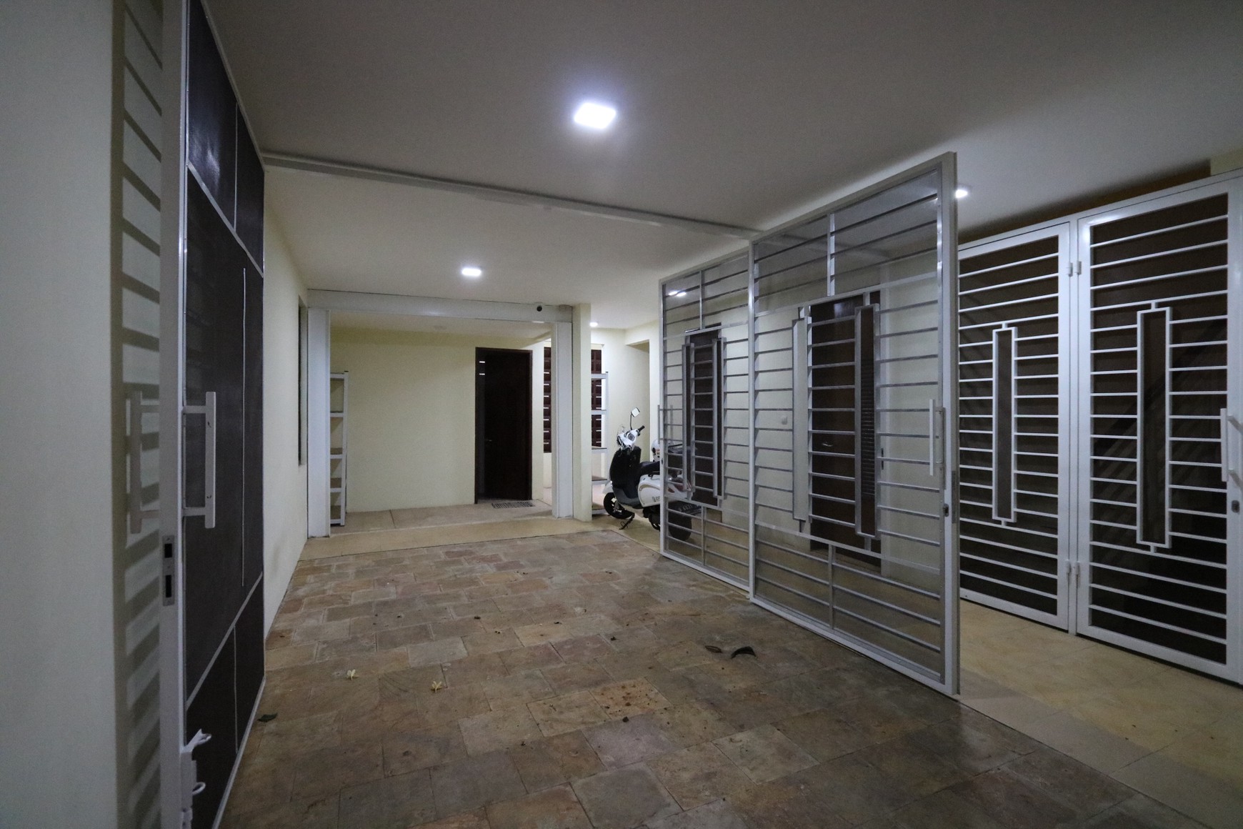 RUMAH TOWN HOUSE, SIAP HUNI DI KEMANG, DEKAT PONDOK INDAH