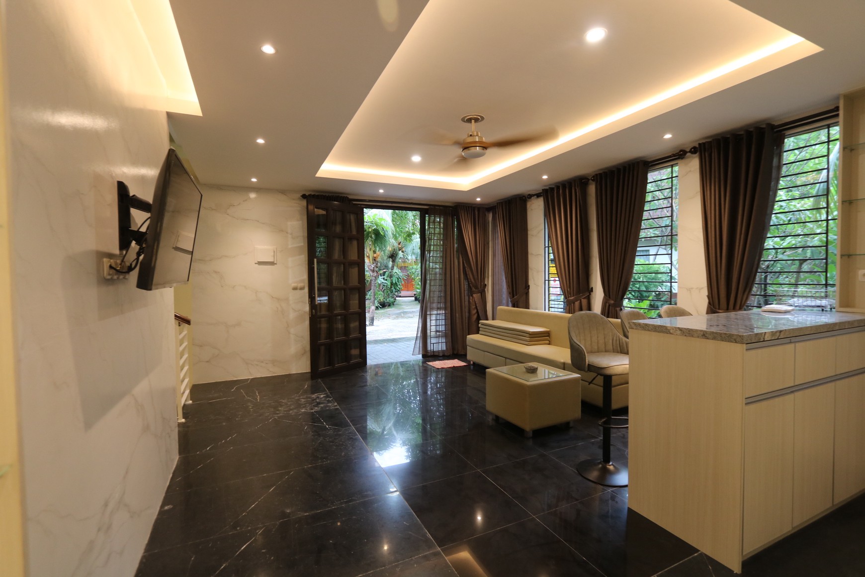 RUMAH TOWN HOUSE, SIAP HUNI DI KEMANG, DEKAT PONDOK INDAH