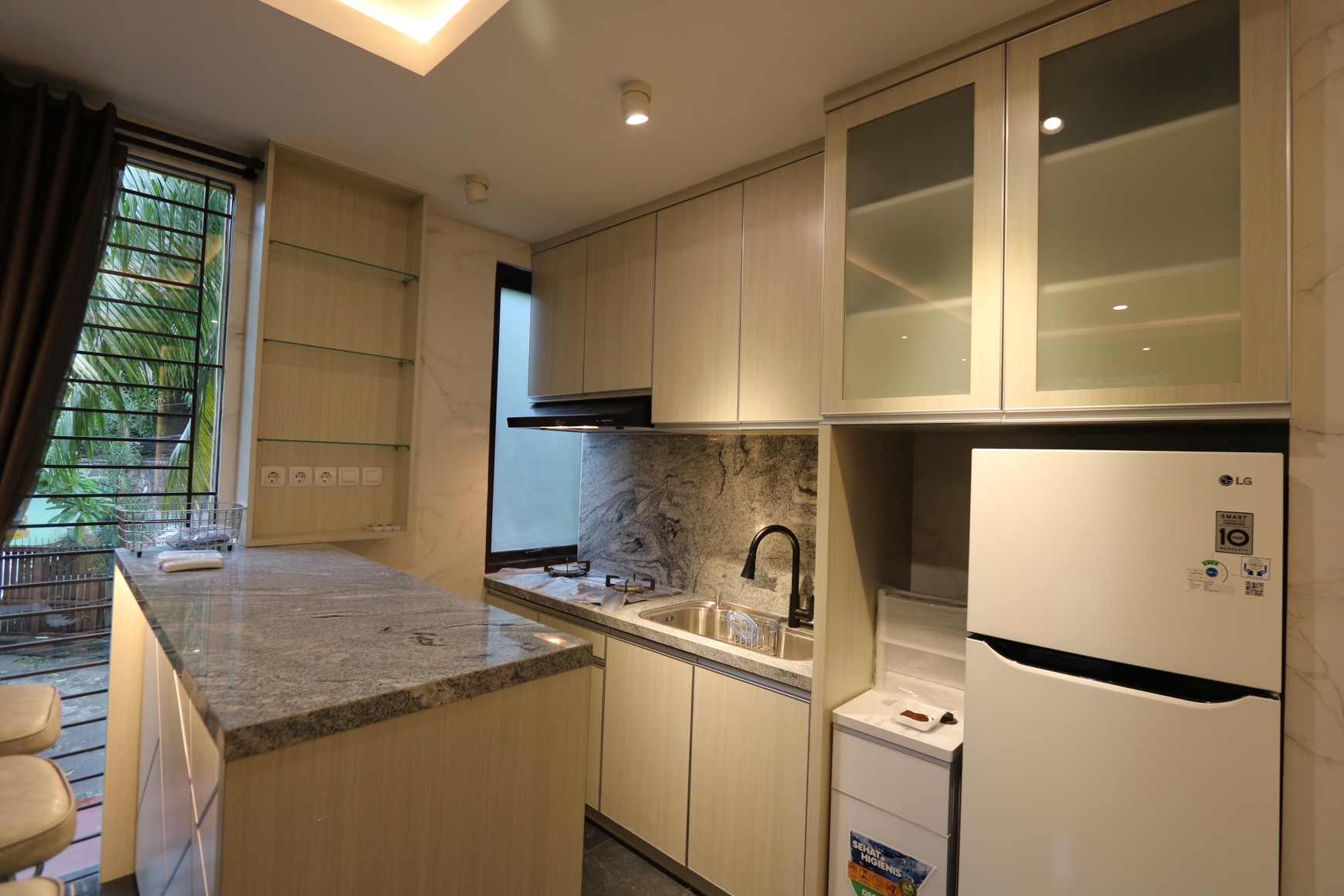 RUMAH TOWN HOUSE, SIAP HUNI DI KEMANG, DEKAT PONDOK INDAH