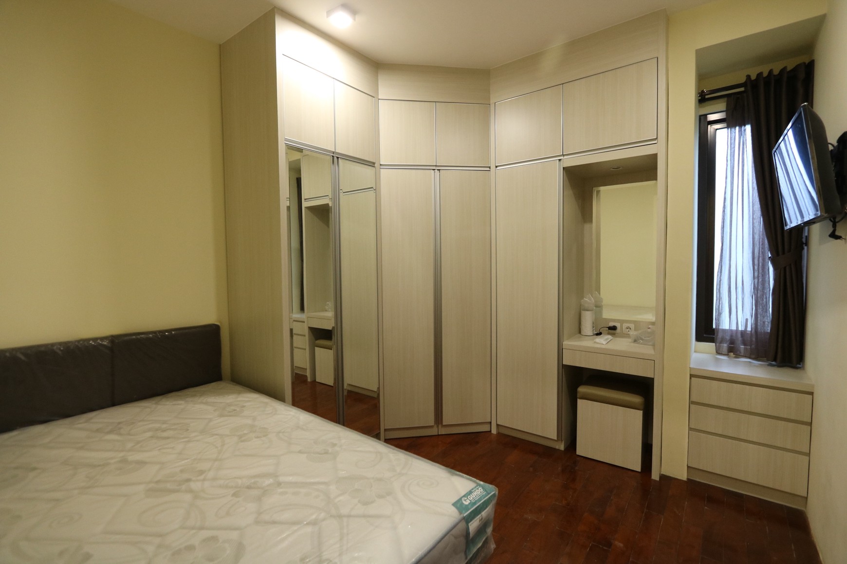 RUMAH TOWN HOUSE, SIAP HUNI DI KEMANG, DEKAT PONDOK INDAH