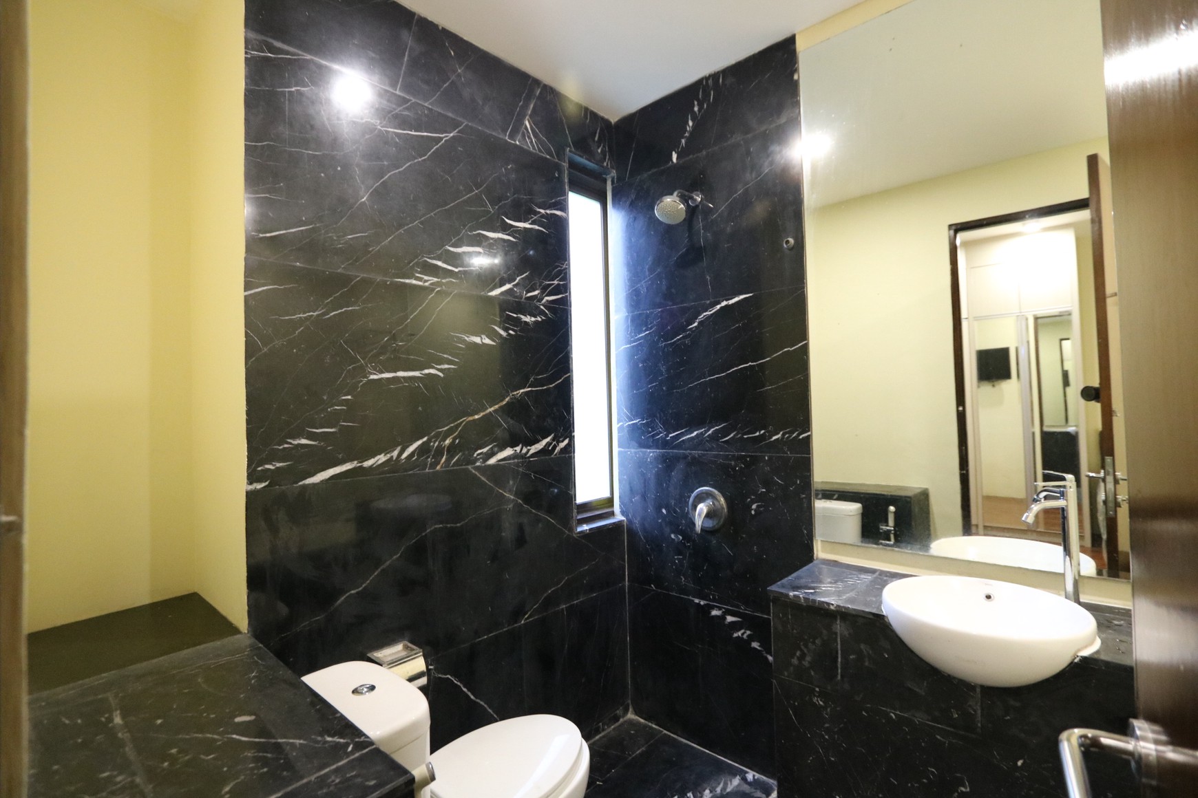 RUMAH TOWN HOUSE, SIAP HUNI DI KEMANG, DEKAT PONDOK INDAH