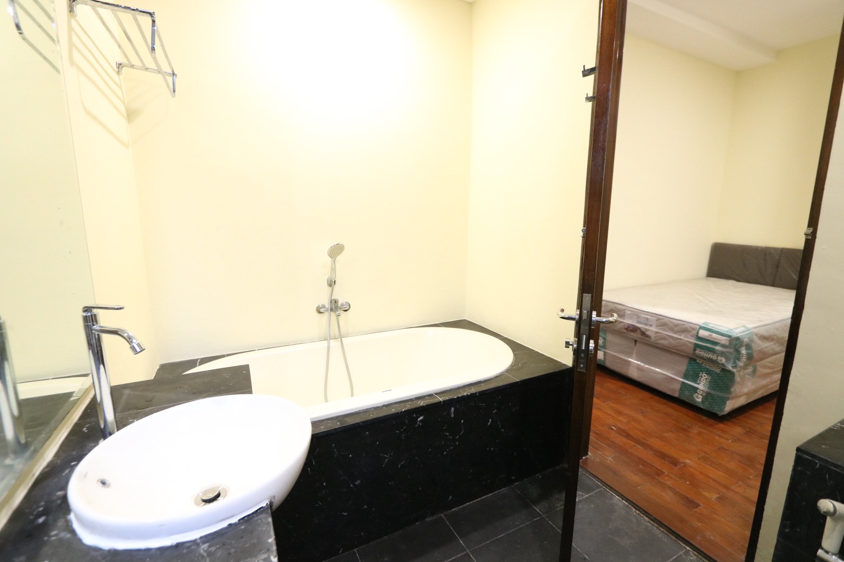 RUMAH TOWN HOUSE, SIAP HUNI DI KEMANG, DEKAT PONDOK INDAH