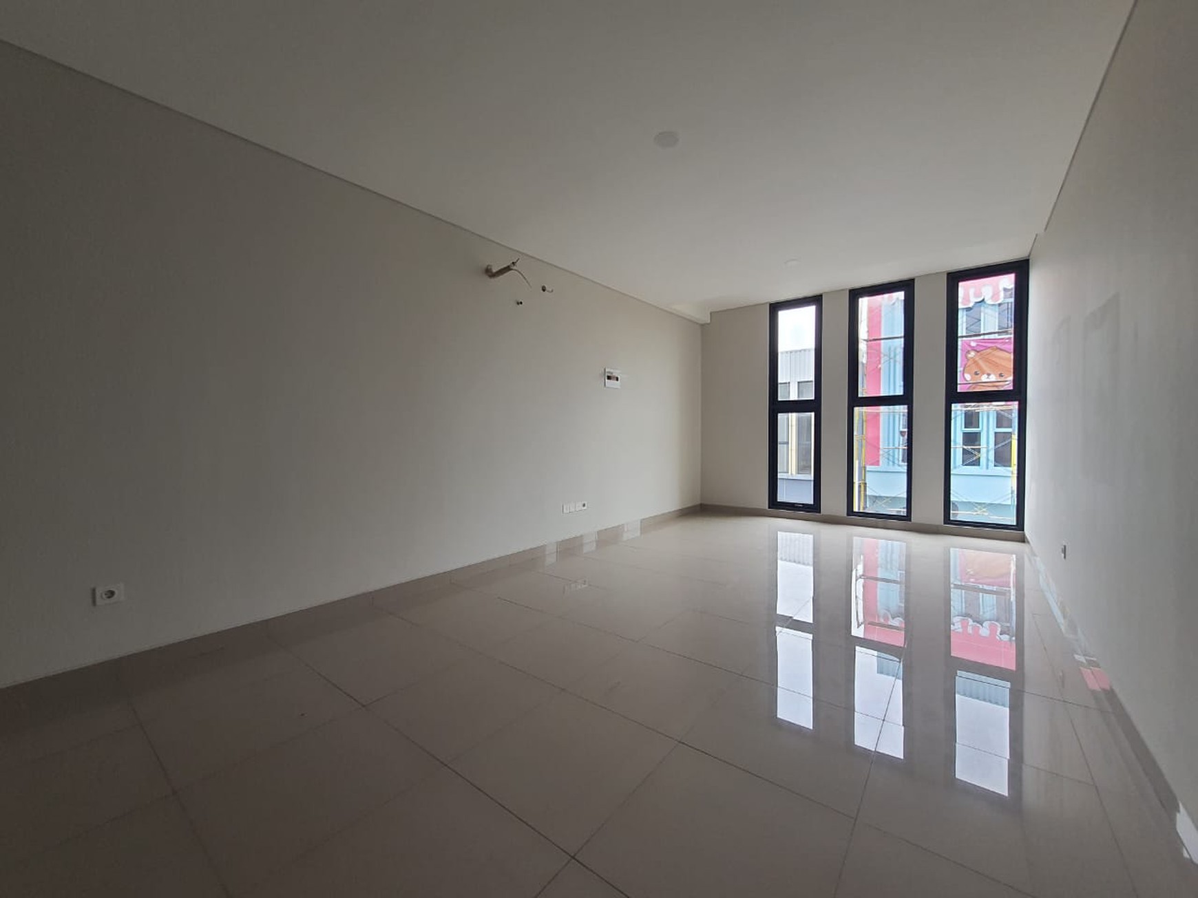 Ruko Badan 2.5 Lantai di Madison Down Town Kota Wisata 