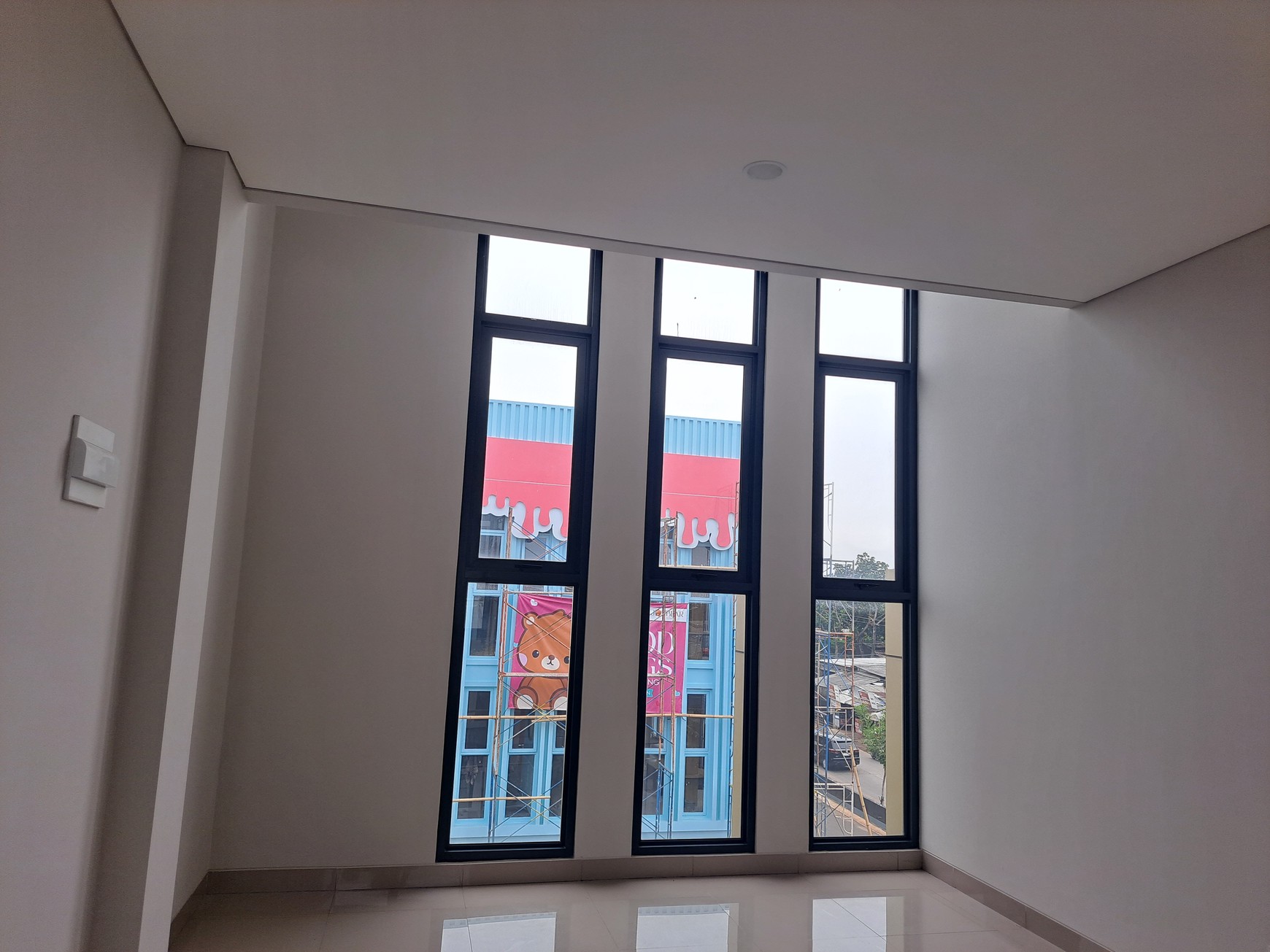 Ruko Badan 2.5 Lantai di Madison Down Town Kota Wisata 