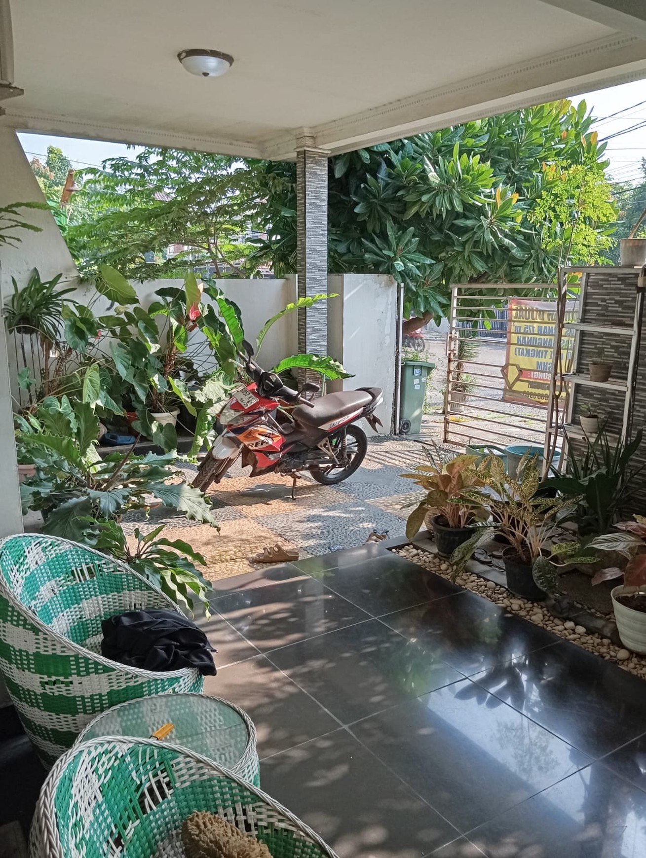 Rumah Minimalis Sangat Terawat Siap Huni Di Dukuh Zambrud Bekasi