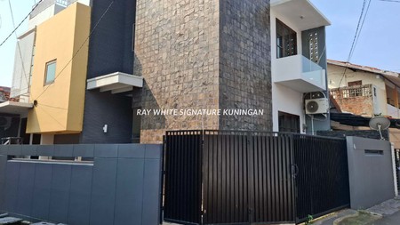 Dijual Rumah Siap Huni 2.5 Lantai di Tebet Barat VI
