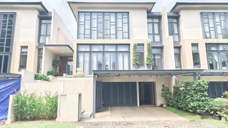 Istimewa. Rumah mewah Nava Park Lancewood BSD, ada pool.. 