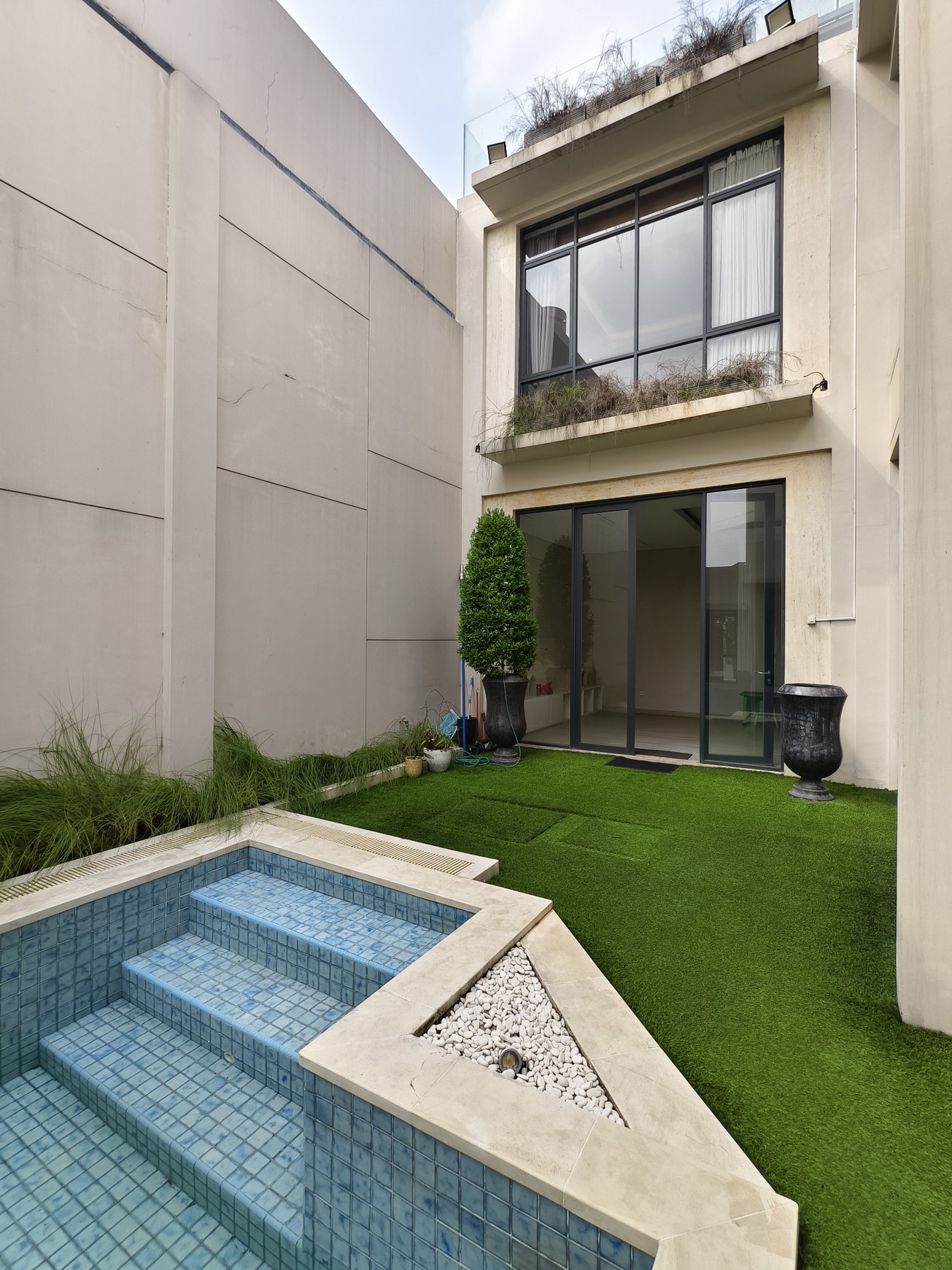 Istimewa. Rumah mewah Nava Park Lancewood BSD, ada pool..