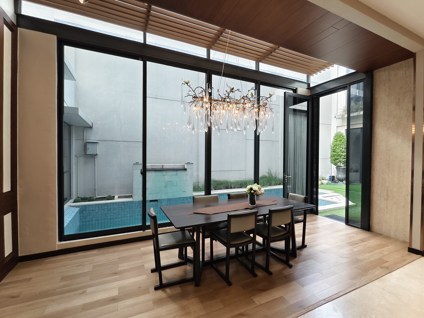 Istimewa. Rumah mewah Nava Park Lancewood BSD, ada pool.. 