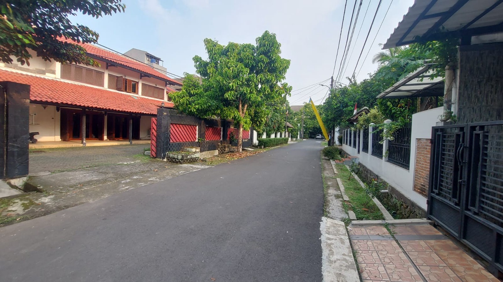 Rumah Luas di Daerah Pesanggrahan JakSel Dekat Pintu TOL