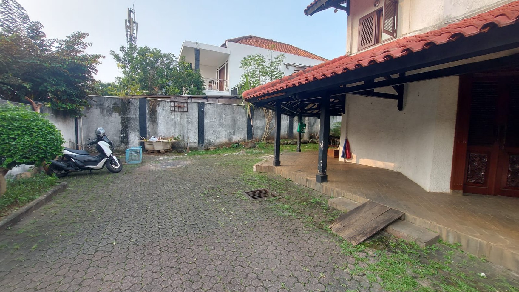 Rumah Luas di Daerah Pesanggrahan JakSel Dekat Pintu TOL