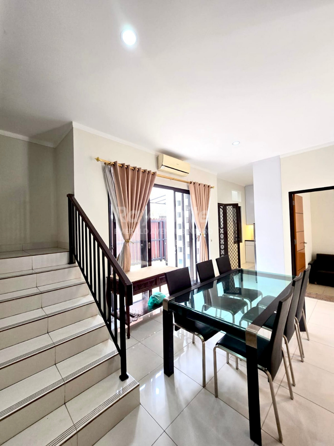 Rumah 2 Lantai 4KT di District Discovery Terra Bintaro Jaya Dekat Sekolah Internasional