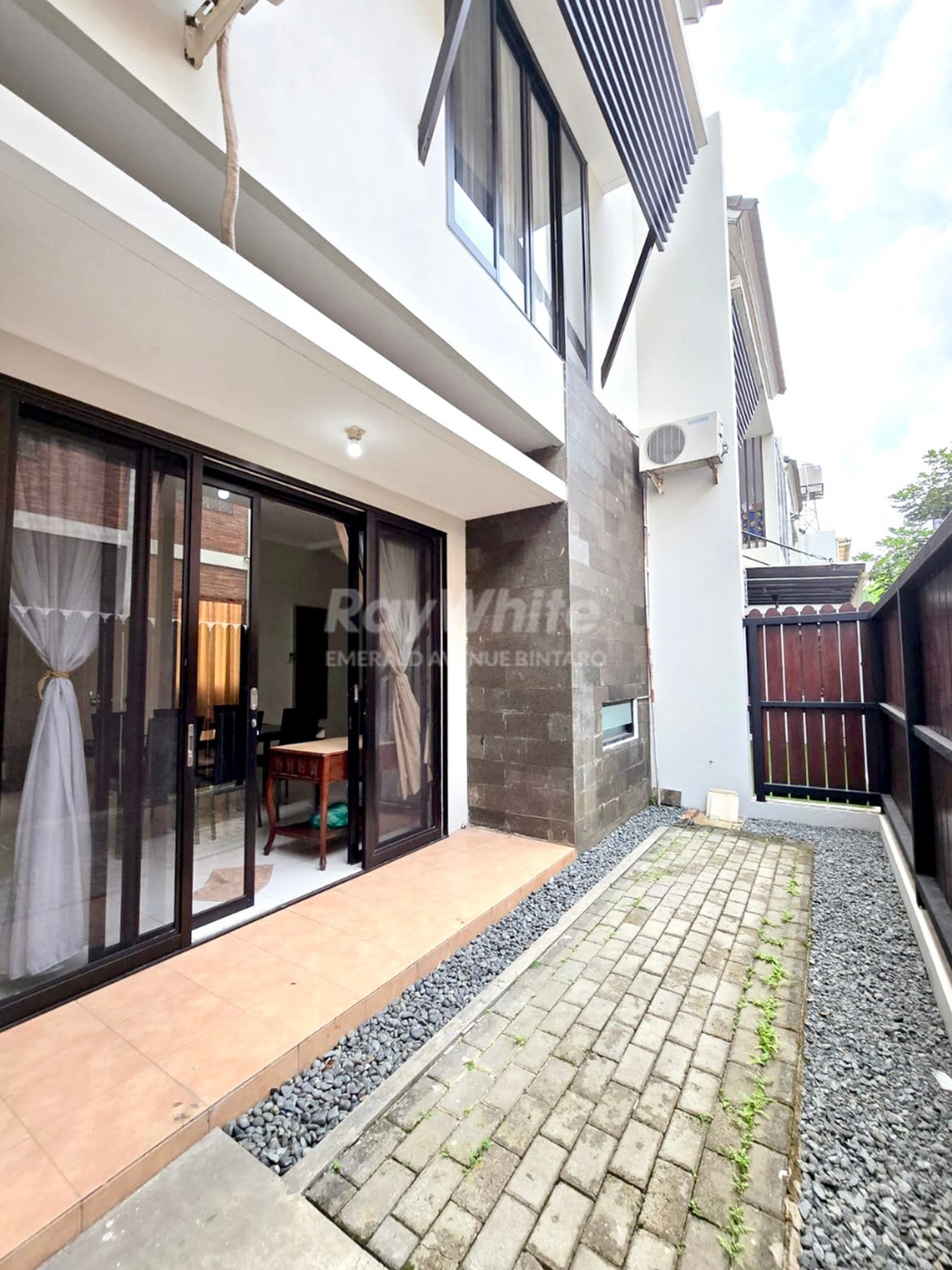 Rumah 2 Lantai 4KT di District Discovery Terra Bintaro Jaya Dekat Sekolah Internasional