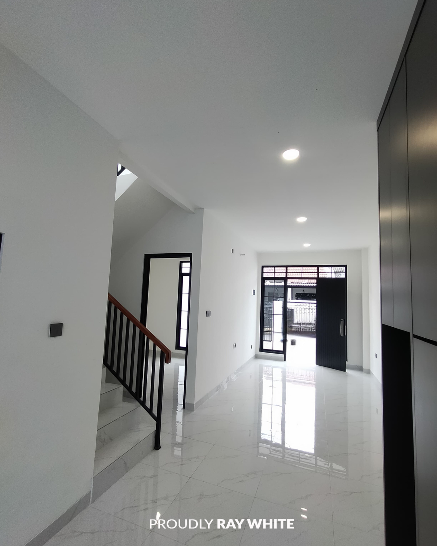 Rumah BRAND NEW bergaya American Classic  di Kencana Loka 12.5