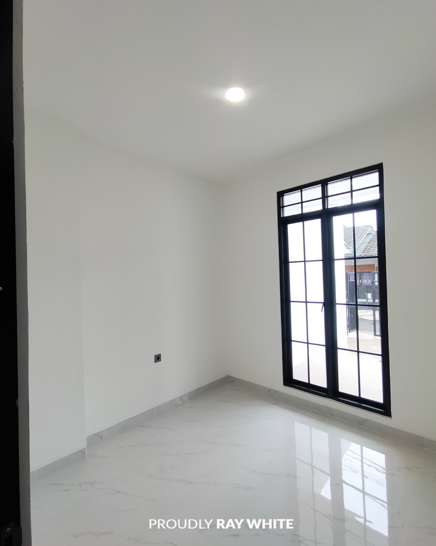 Rumah BRAND NEW bergaya American Classic di Kencana Loka 12.5
