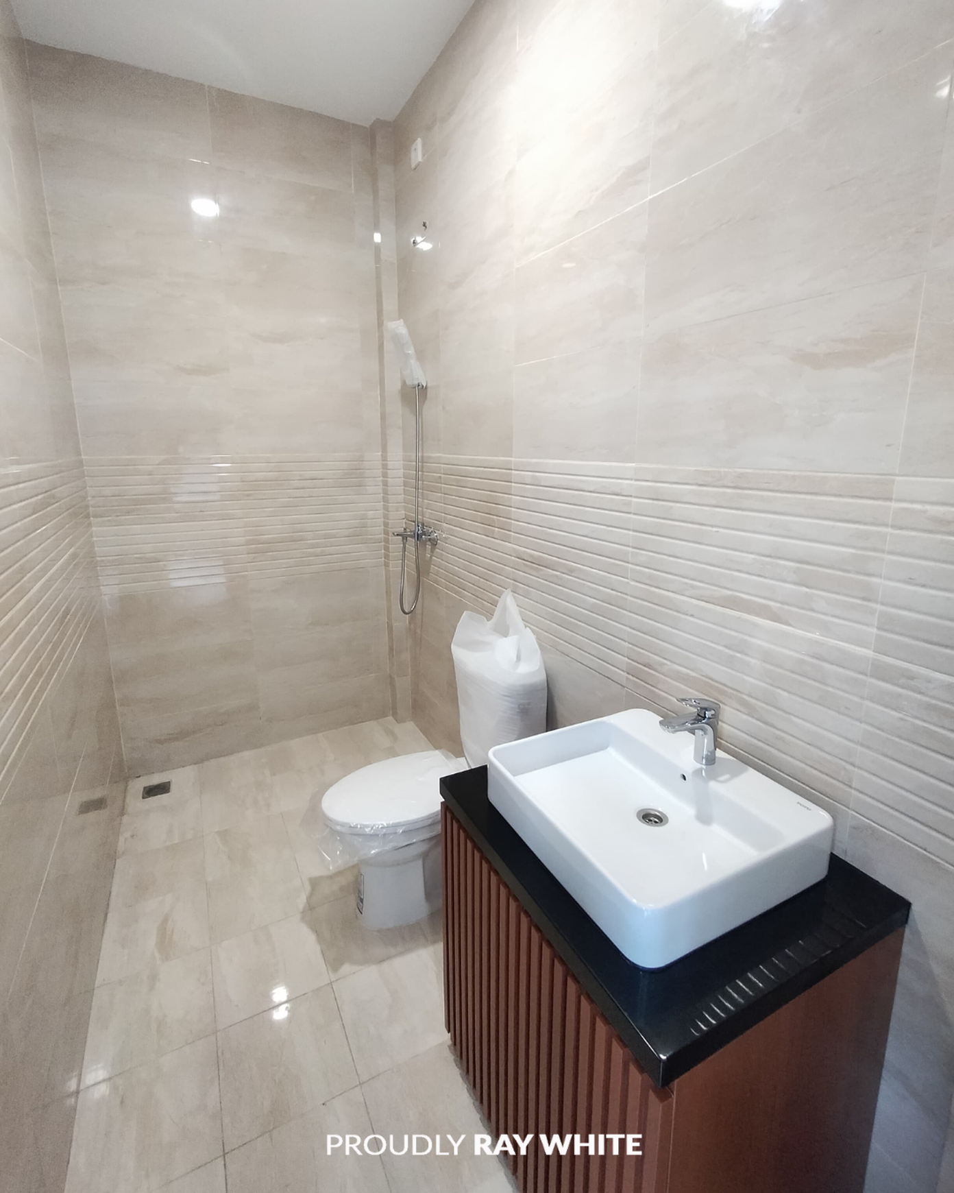 Rumah BRAND NEW bergaya American Classic  di Kencana Loka 12.5