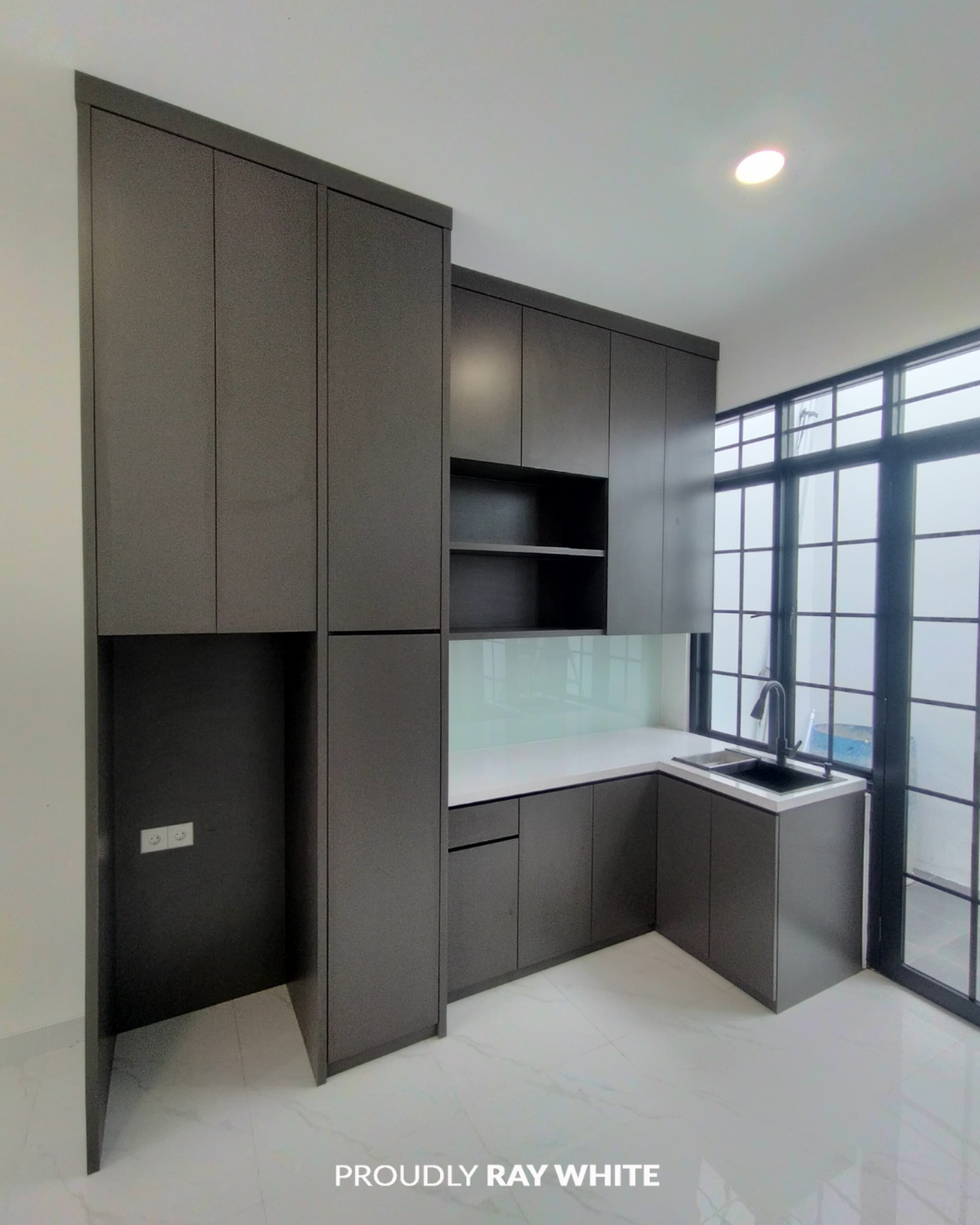 Rumah BRAND NEW bergaya American Classic di Kencana Loka 12.5