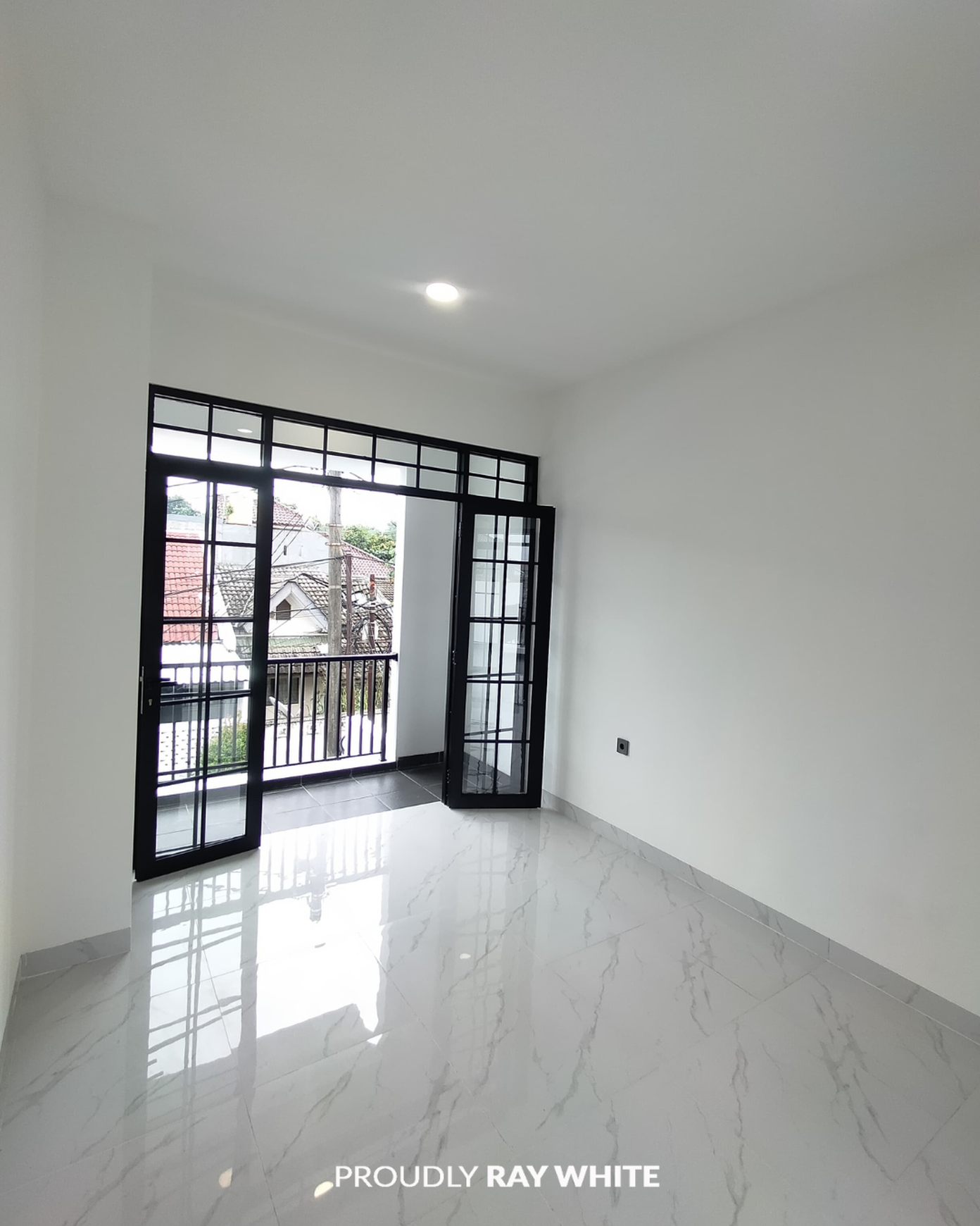 Rumah BRAND NEW bergaya American Classic  di Kencana Loka 12.5