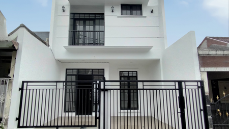 Rumah BRAND NEW bergaya American Classic  di Kencana Loka 12.5
