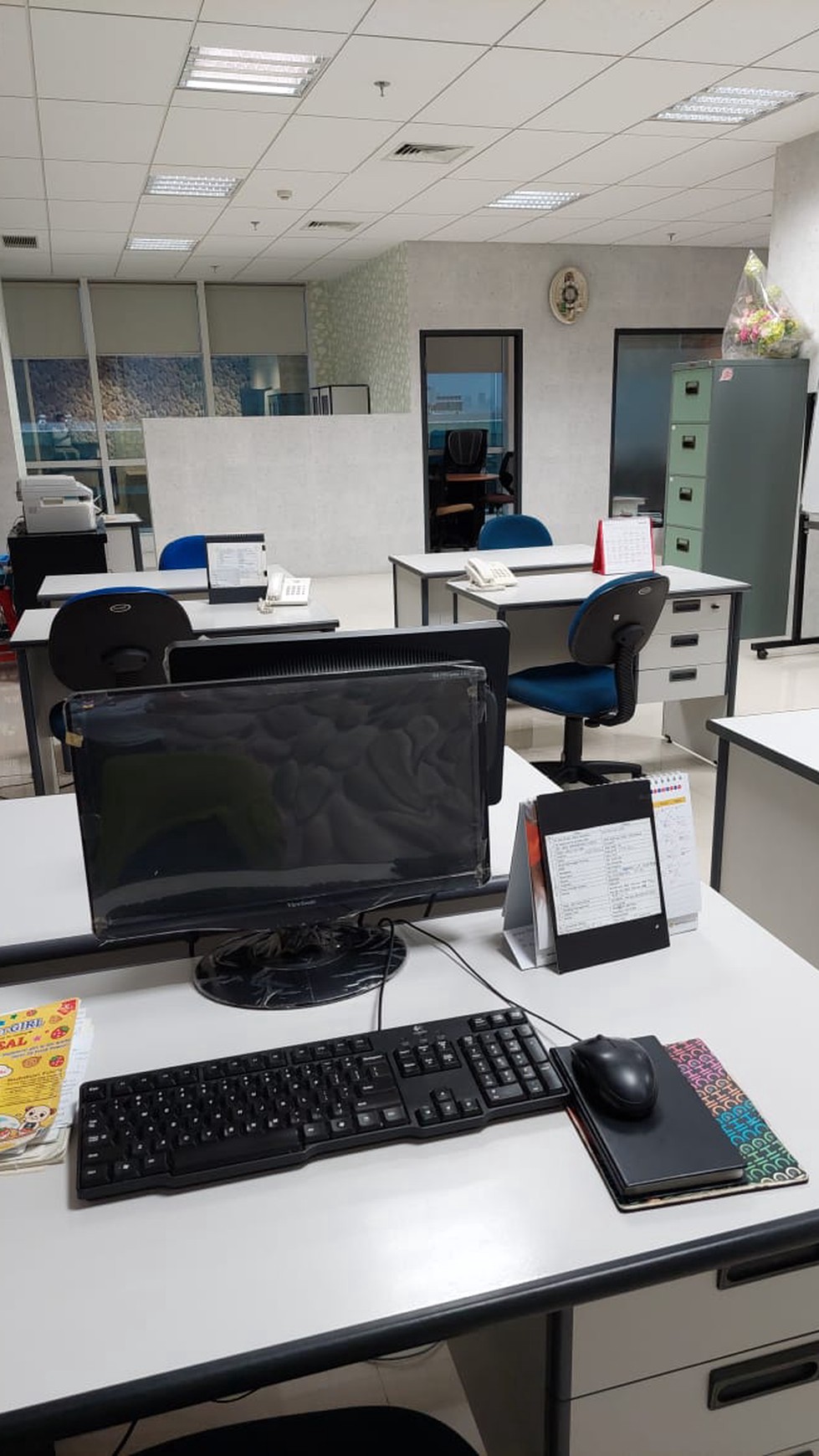 Office Space Puri Indah Financial Tower, CBD Jakarta Barat, luas : 125m2, lantai 8, furnished, siap huni
