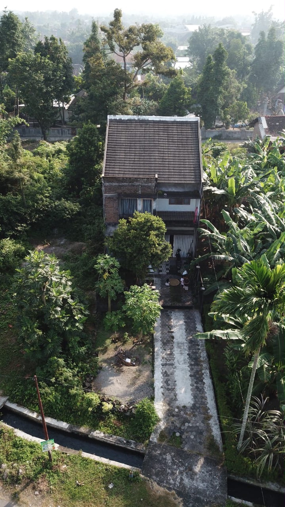 RUMAH TINGGAL 2LANTAI, DEKAT DARI KIDS FUN, SLEMAN