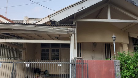 Rumah Dekat Jalan Utama dan Dalam Cluster @Bintaro Sektor 9.