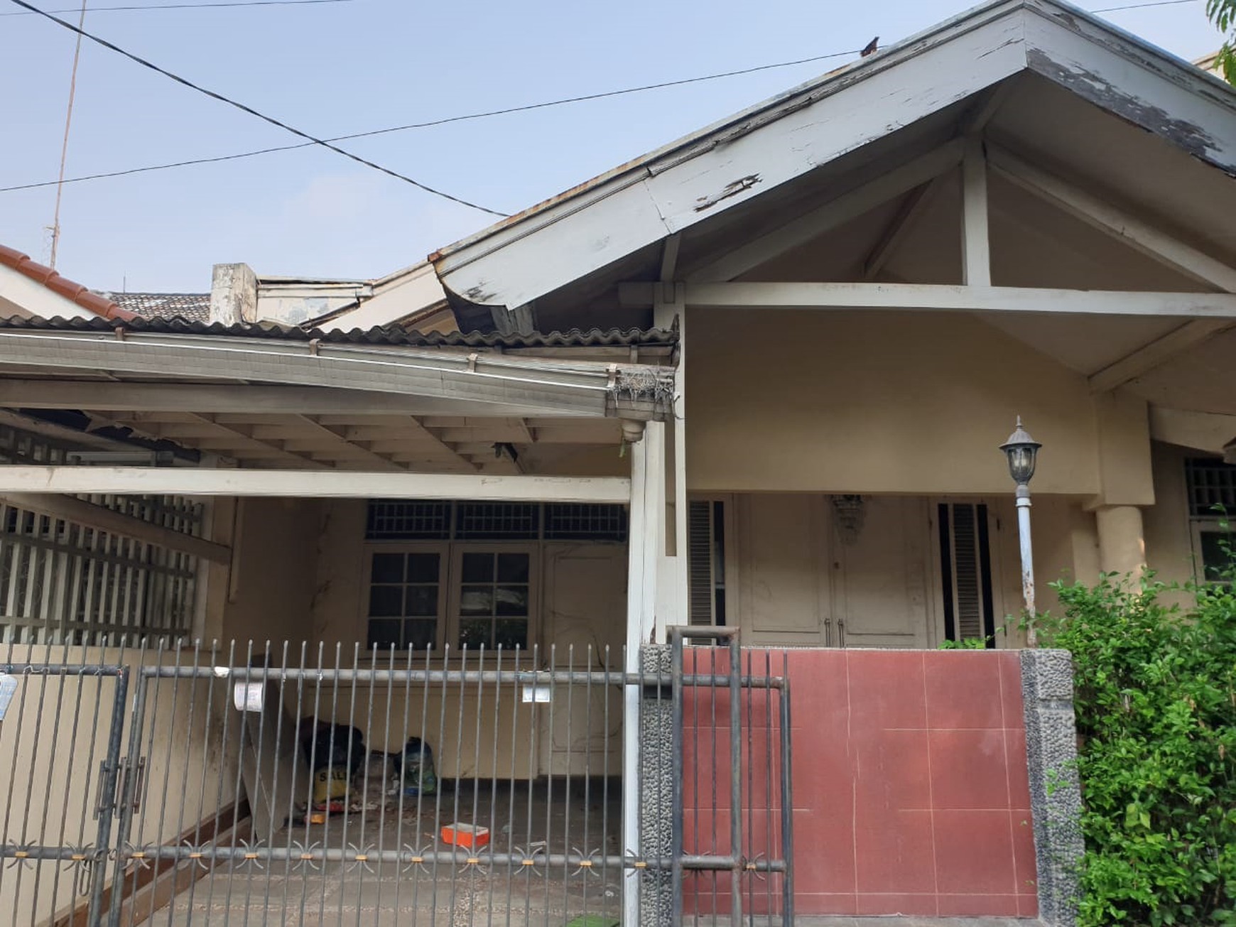 Rumah Dekat Jalan Utama dan Dalam Cluster @Bintaro Sektor 9.