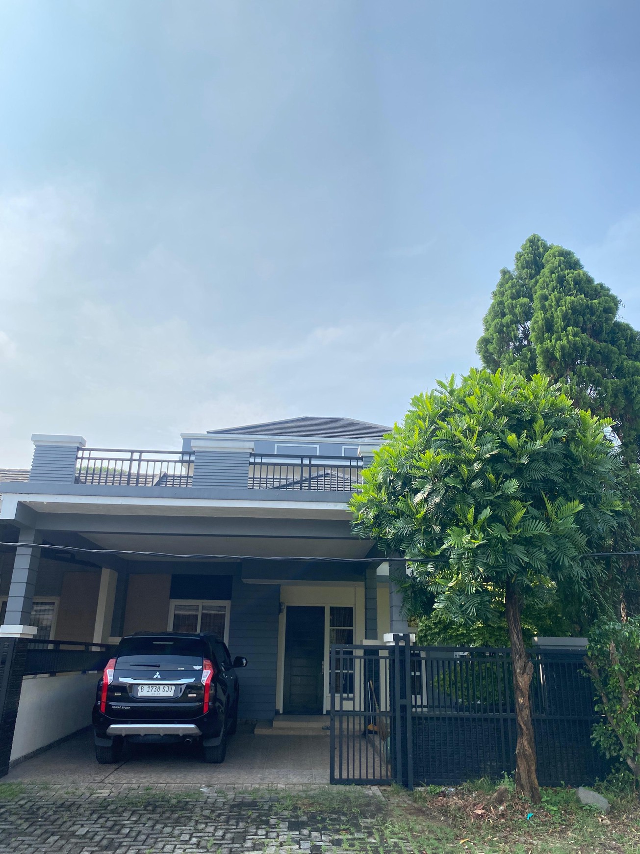 Rumah Luas Tanah 303 m2 Terawat Siap Huni di Cibubur - Lokasi Strategis