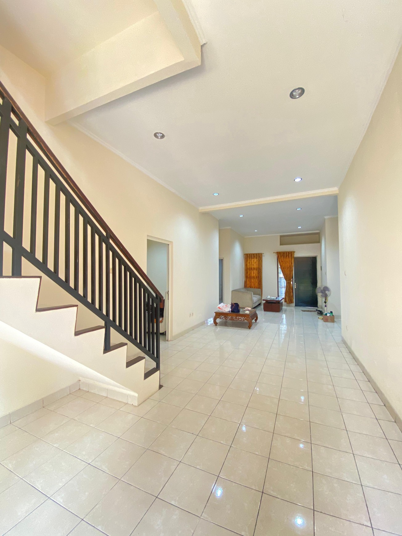 Rumah Luas Tanah 303 m2 Terawat Siap Huni di Cibubur - Lokasi Strategis