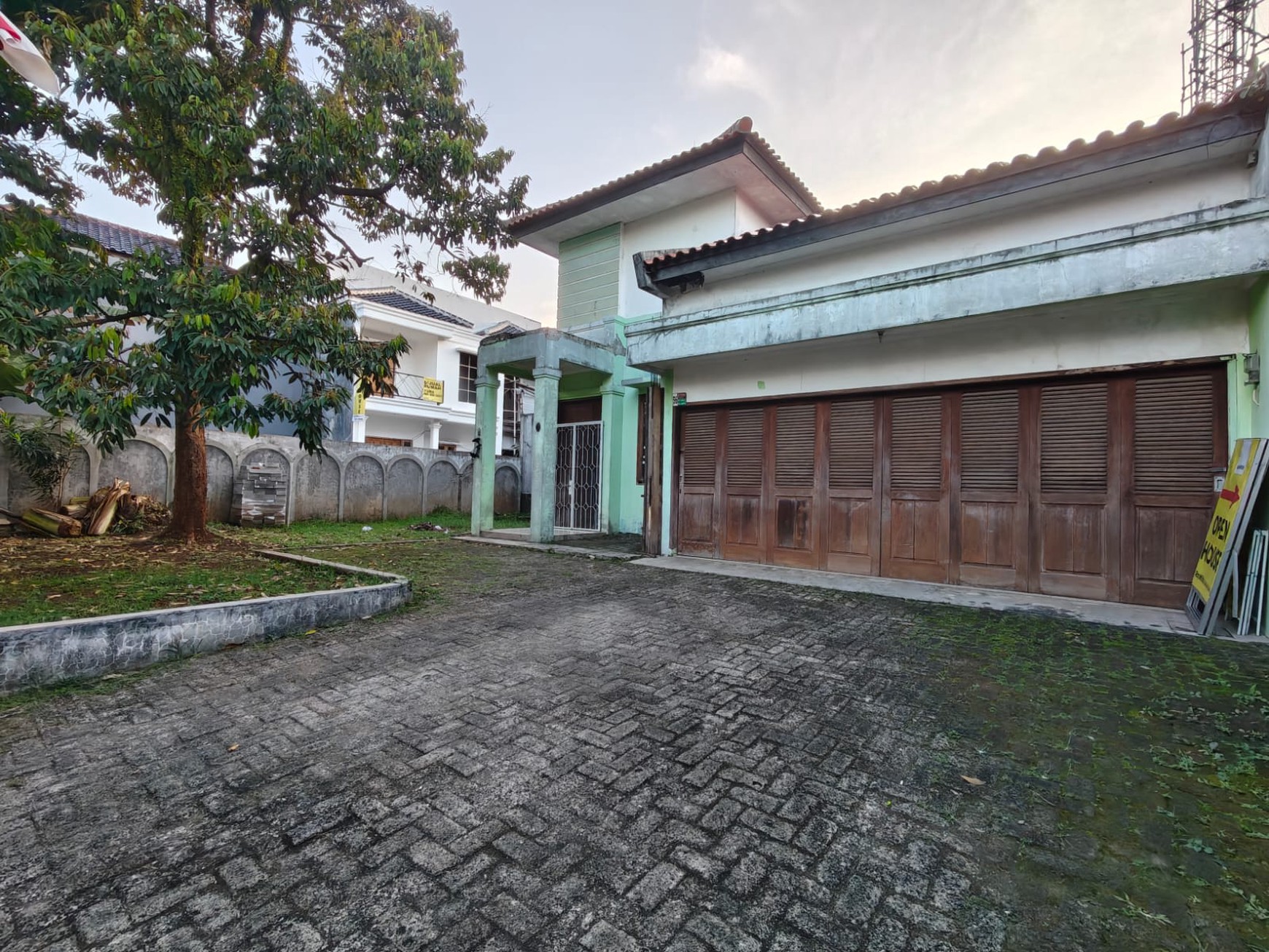 Rumah di lingkungan yang tenang dekat Kahfi 1 Ciganjur Jagakarsa Jakarta Selatan