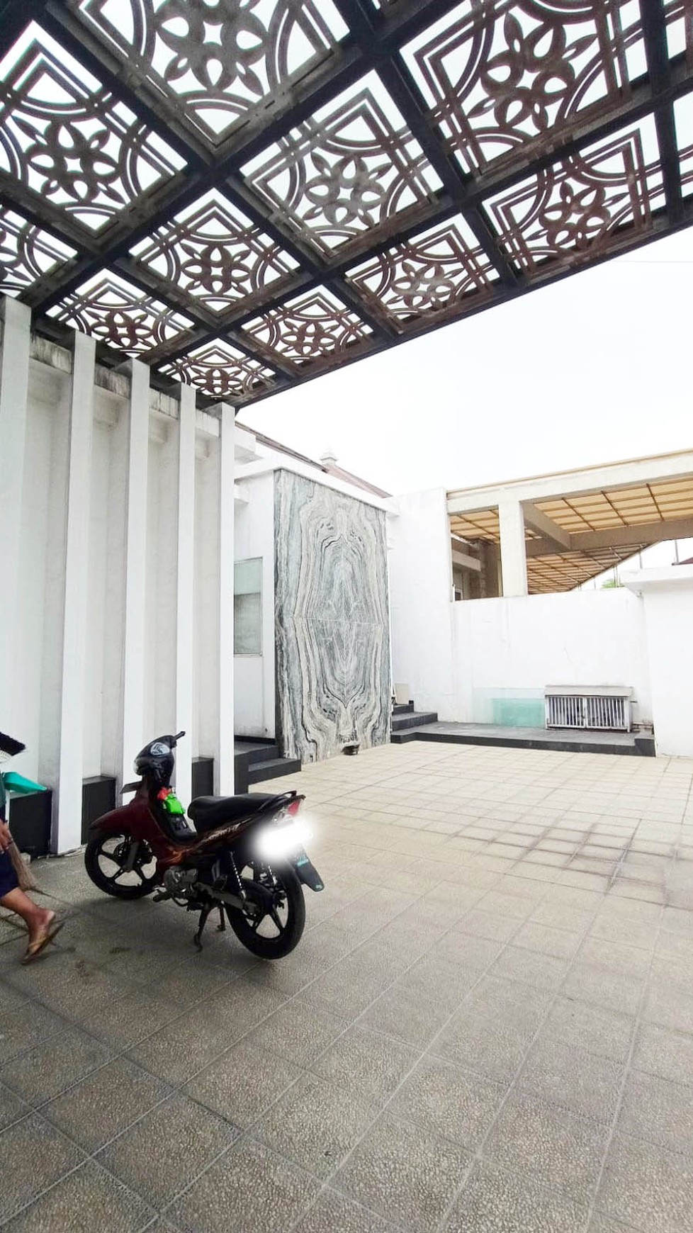 Rumah di Kertomenanggal Surabaya Selatan, Bagus + Terawat, Row Jalan Lebar, Siap Huni, Cocok untuk Rumah Tinggal / Kantor