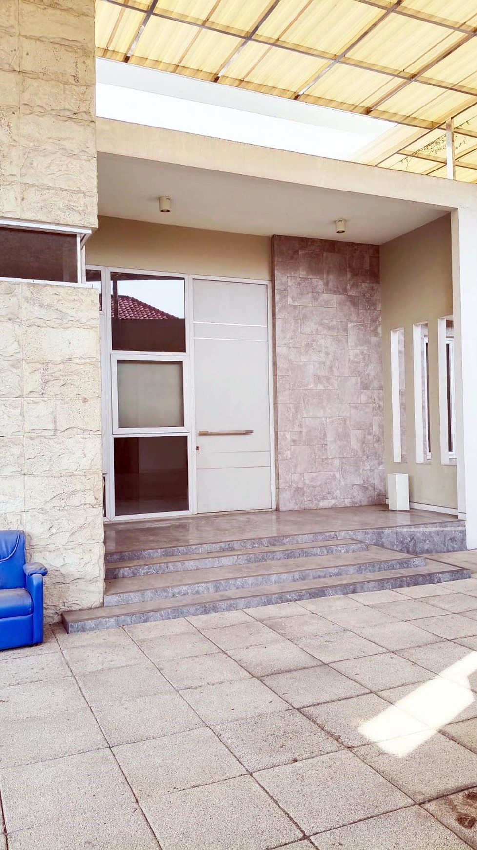 Rumah di Kertomenanggal Surabaya Selatan, Bagus + Terawat, Row Jalan Lebar, Siap Huni, Cocok untuk Rumah Tinggal / Kantor