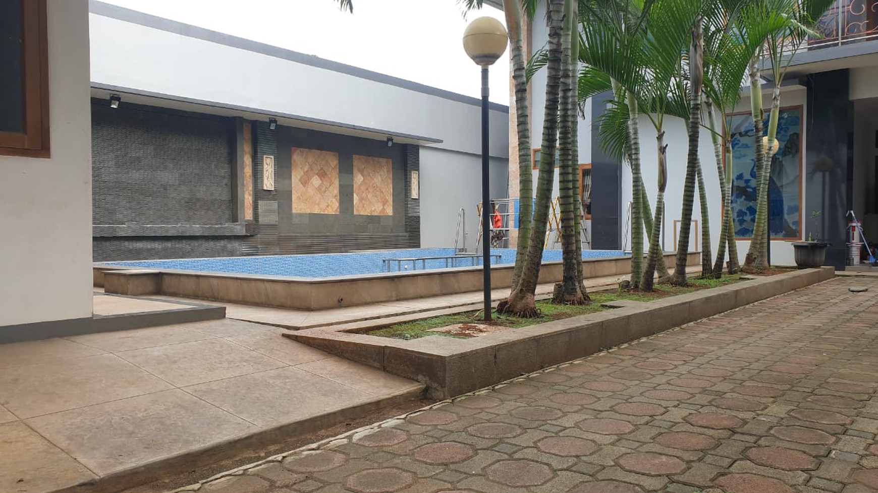 DIJUALCepat  Rumah Luas Siap Huni di Cirendeu Tangerang Selatan