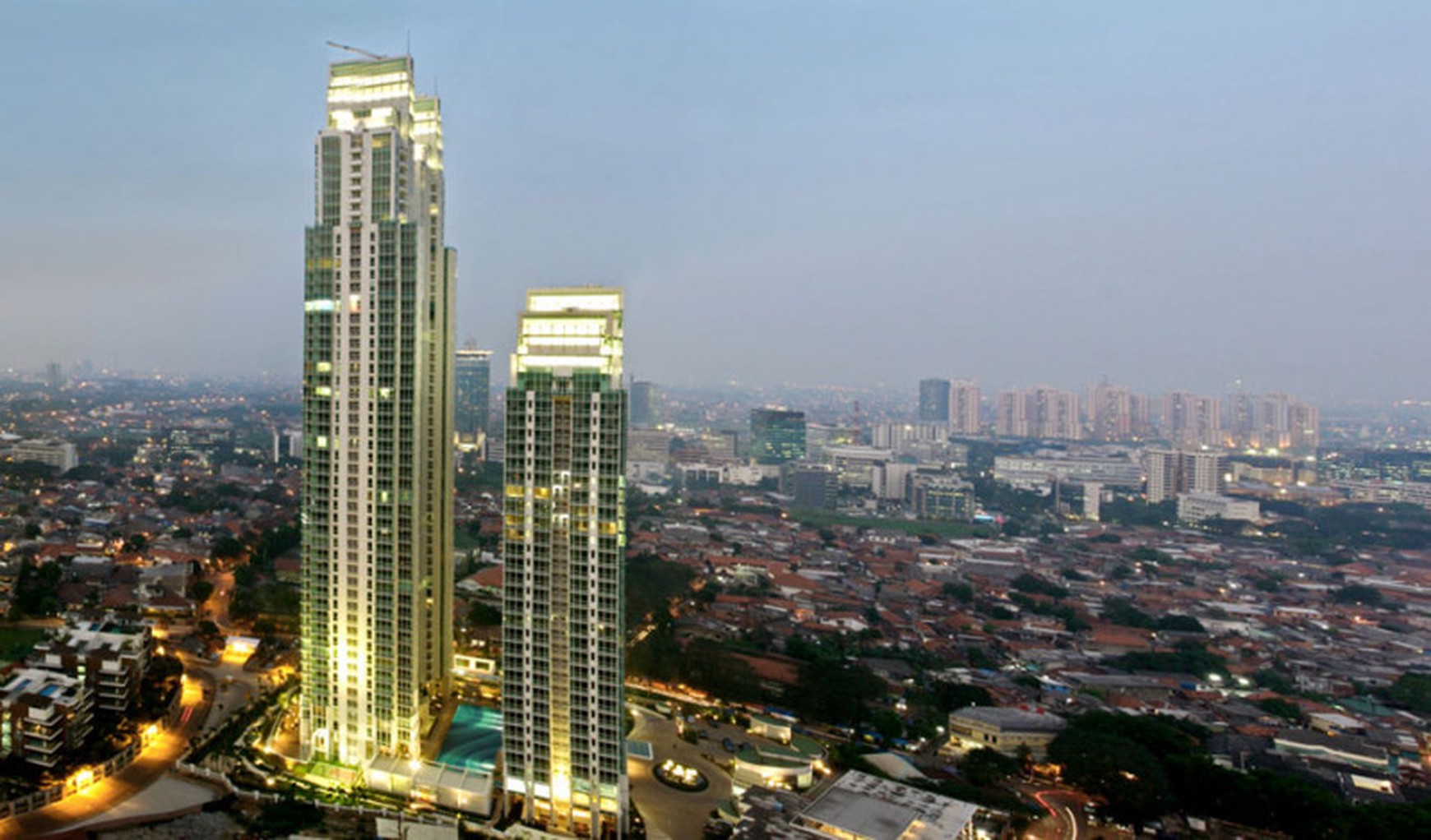 "Luxury Living di The Peak Sudirman - Unit 232 m², 3BR, Furnished, Ruang Tamu Super Lega, 5 minutes walking distance ke MRT station