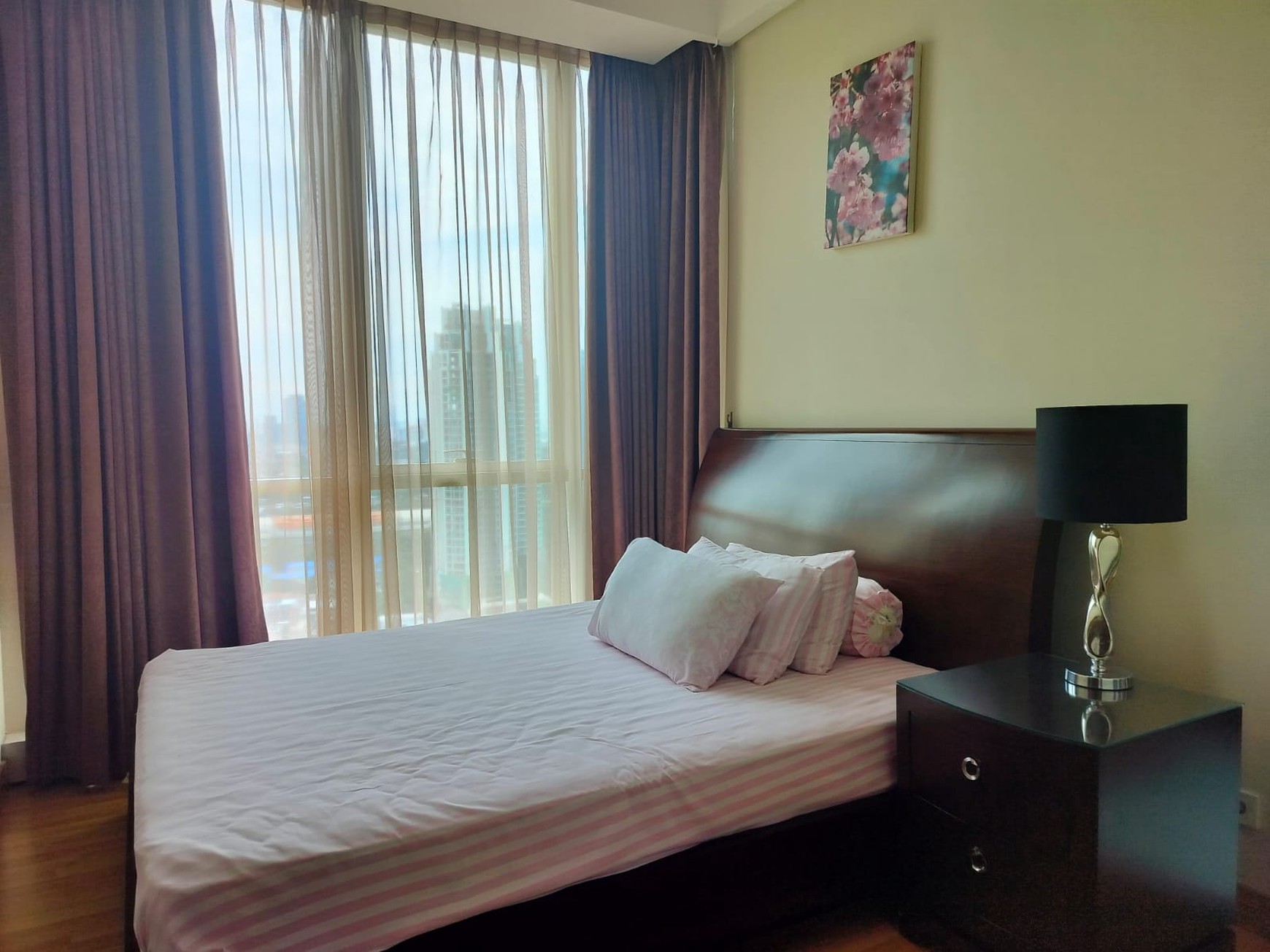 "Luxury Living di The Peak Sudirman - Unit 232 m², 3BR, Furnished, Ruang Tamu Super Lega, 5 minutes walking distance ke MRT station