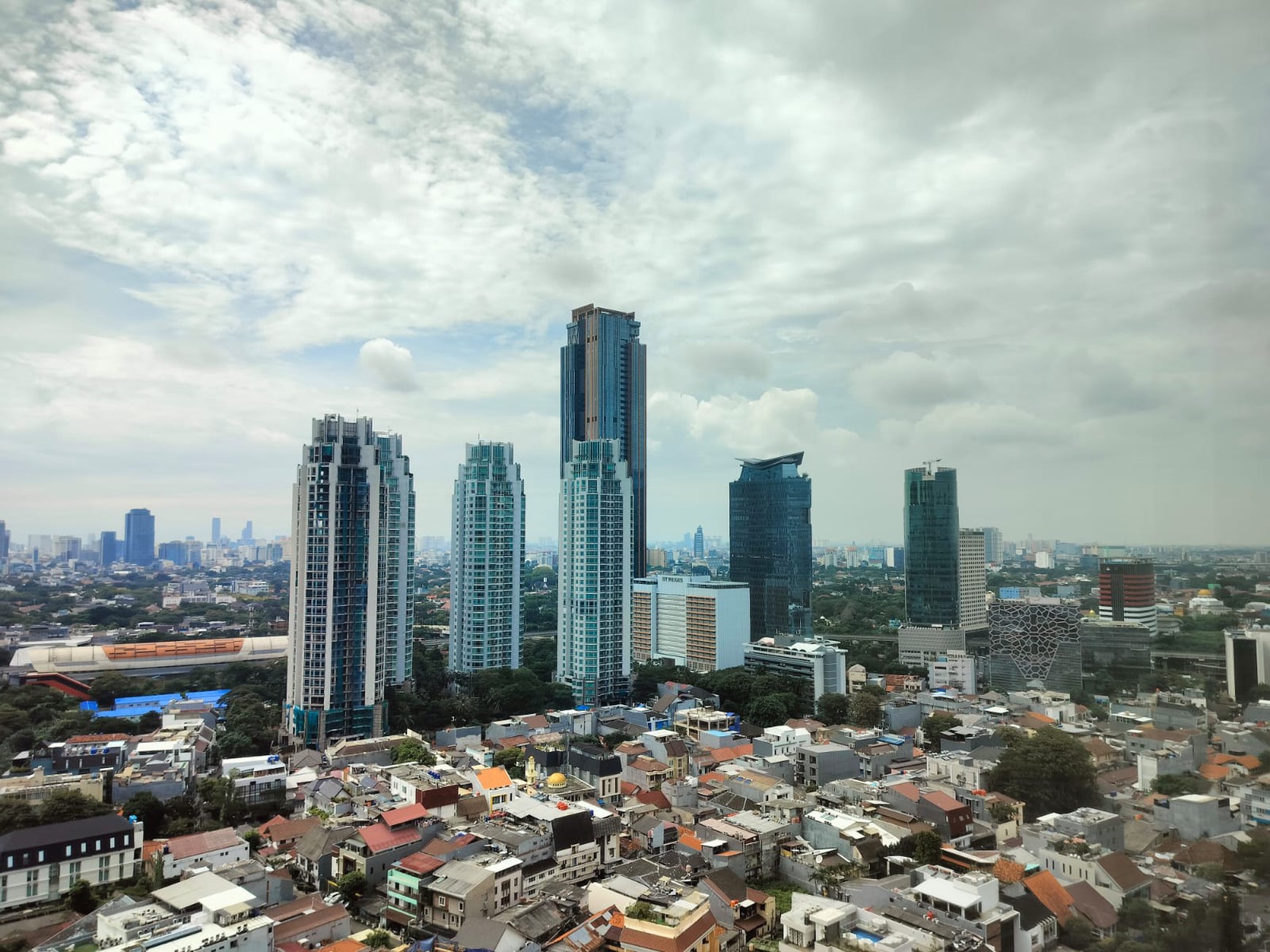"Luxury Living di The Peak Sudirman - Unit 232 m², 3BR, Furnished, Ruang Tamu Super Lega, 5 minutes walking distance ke MRT station