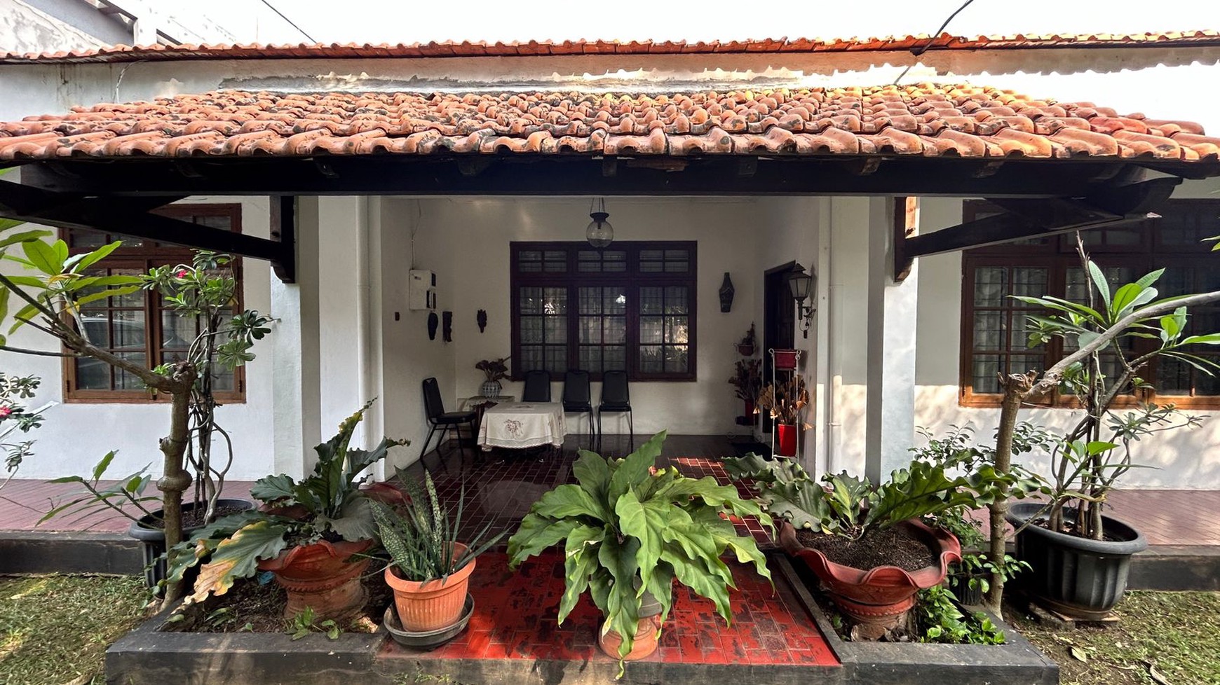 DIJUAL RUMAH SIAP HUNI Lokasi kOmersil  Strategis Kelapa Dua Jakarta Barat